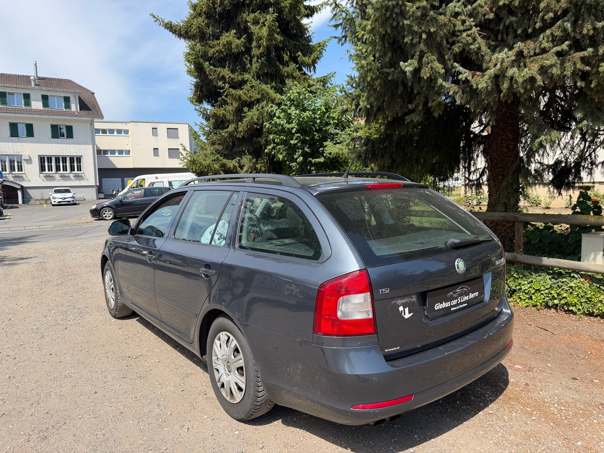 SKODA Octavia Combi 1.8 TSI Laurin & Klement DSG-image-5