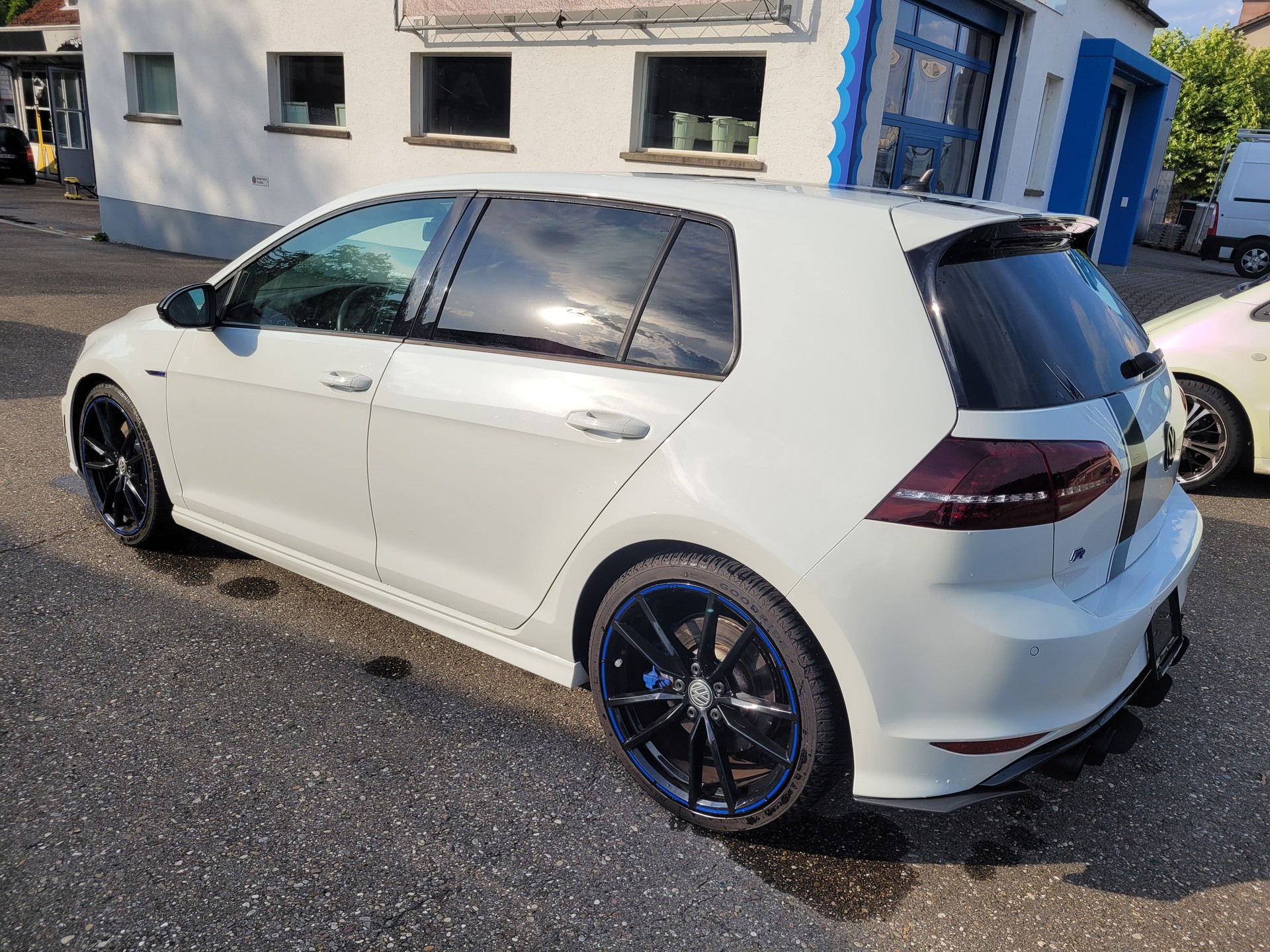 VW Golf 2.0 TSI R 4Motion DSG-image-2