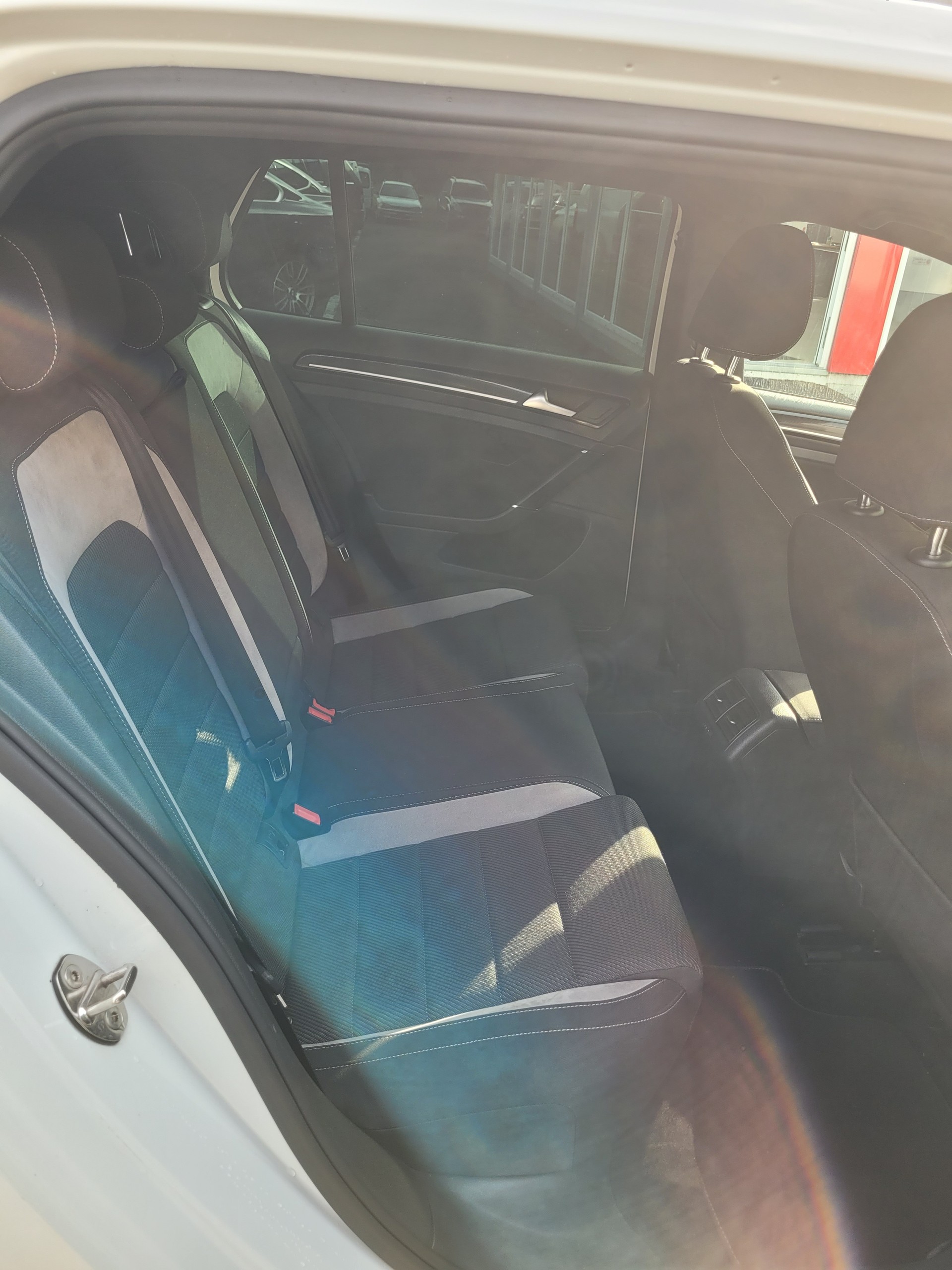VW Golf 2.0 TSI R 4Motion DSG-image-8