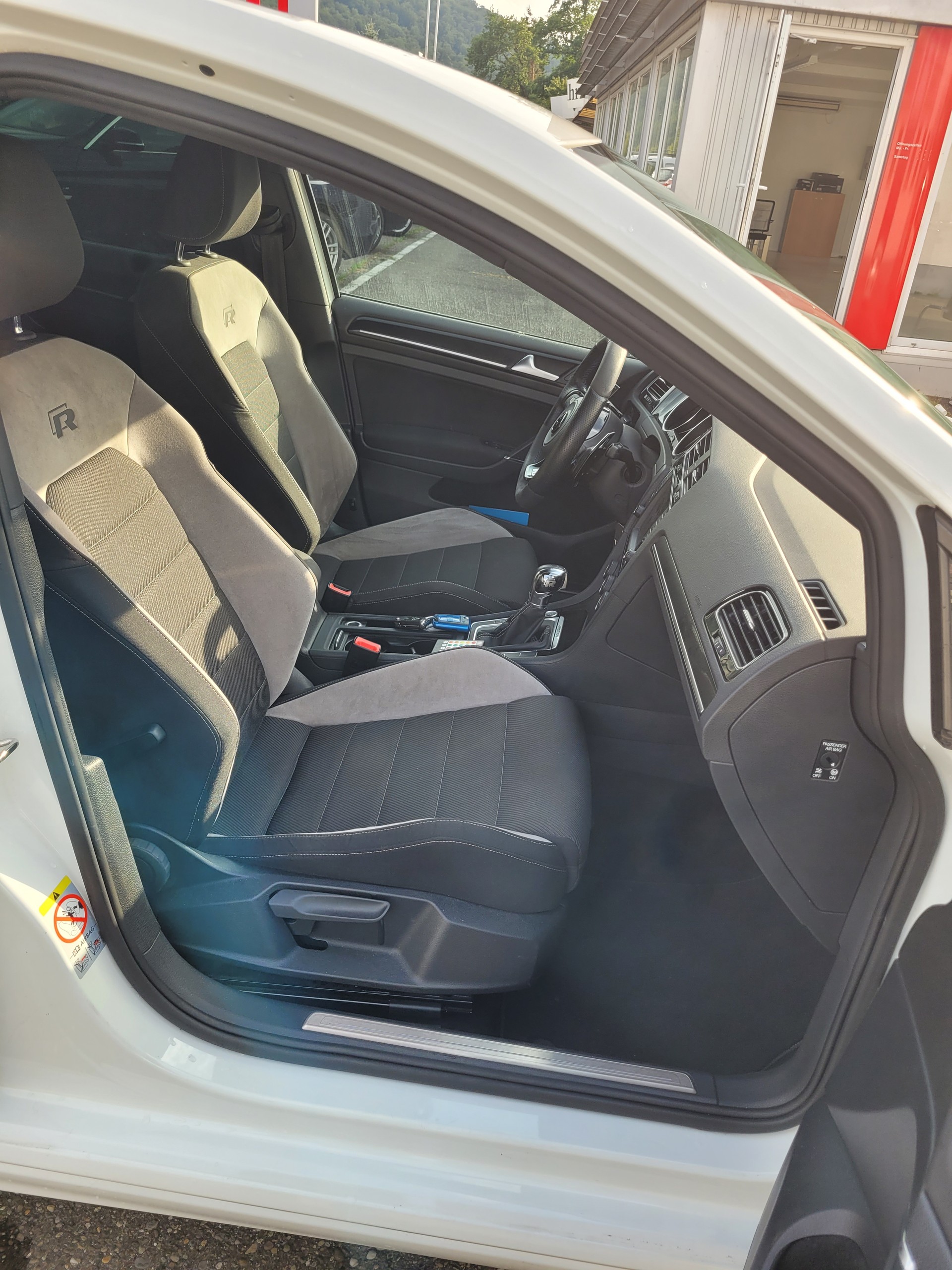 VW Golf 2.0 TSI R 4Motion DSG-image-9