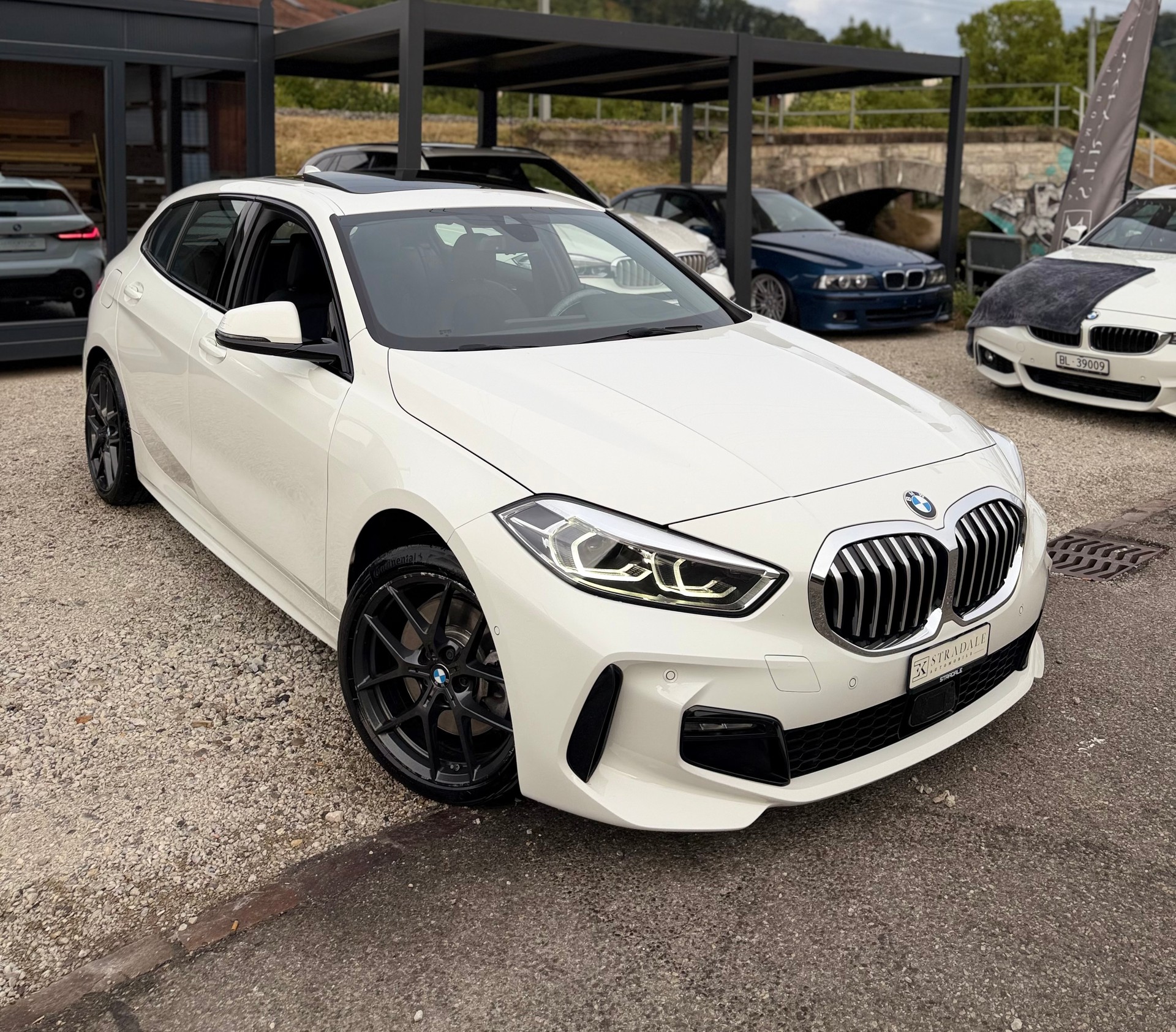 BMW 120d xDrive Steptronic M Sport **Schiebedach**-image-1