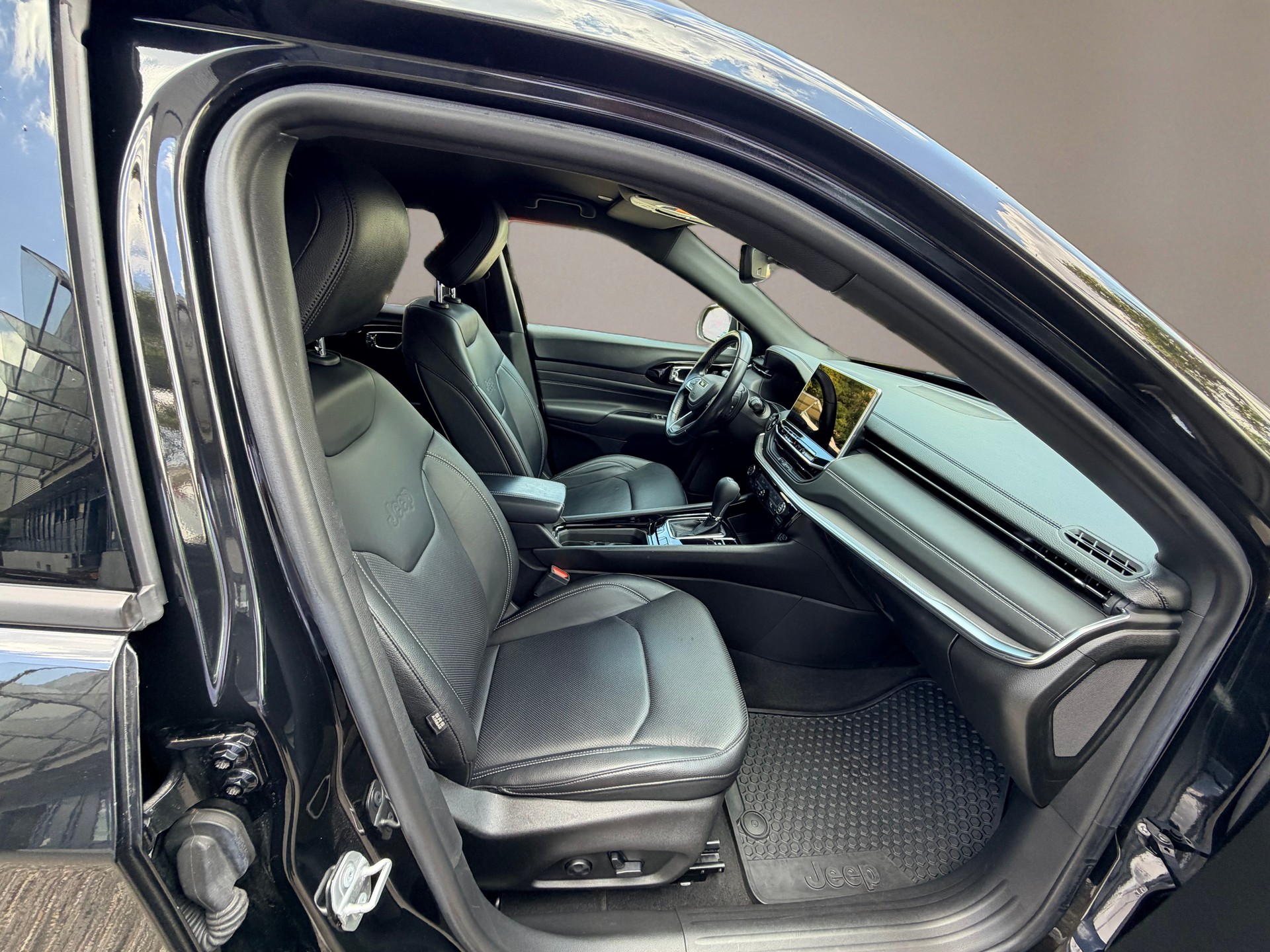 JEEP Compass 4x2 1.3 Turbo S DKG-image-8