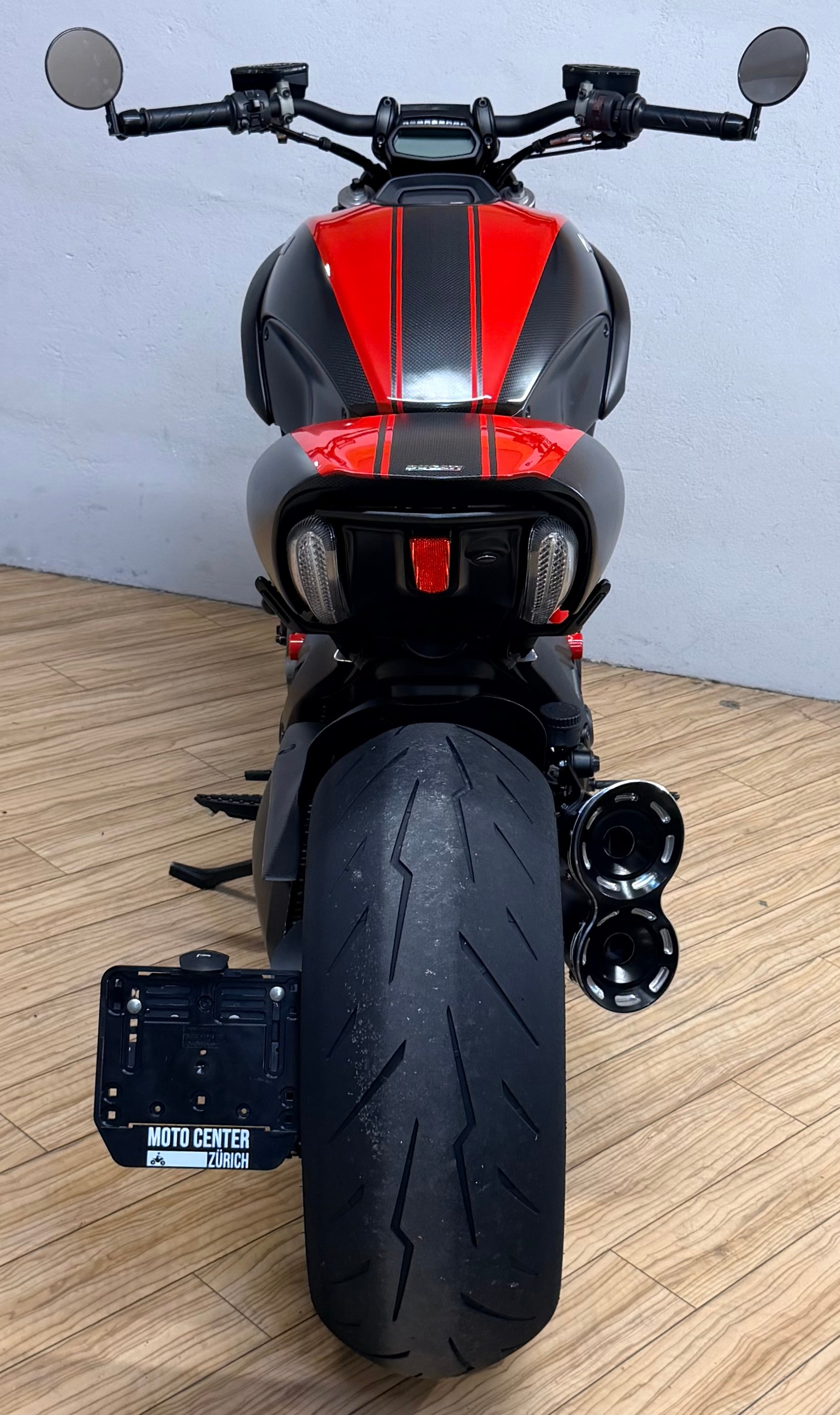 DUCATI Diavel 1200 Carbon red-image-3