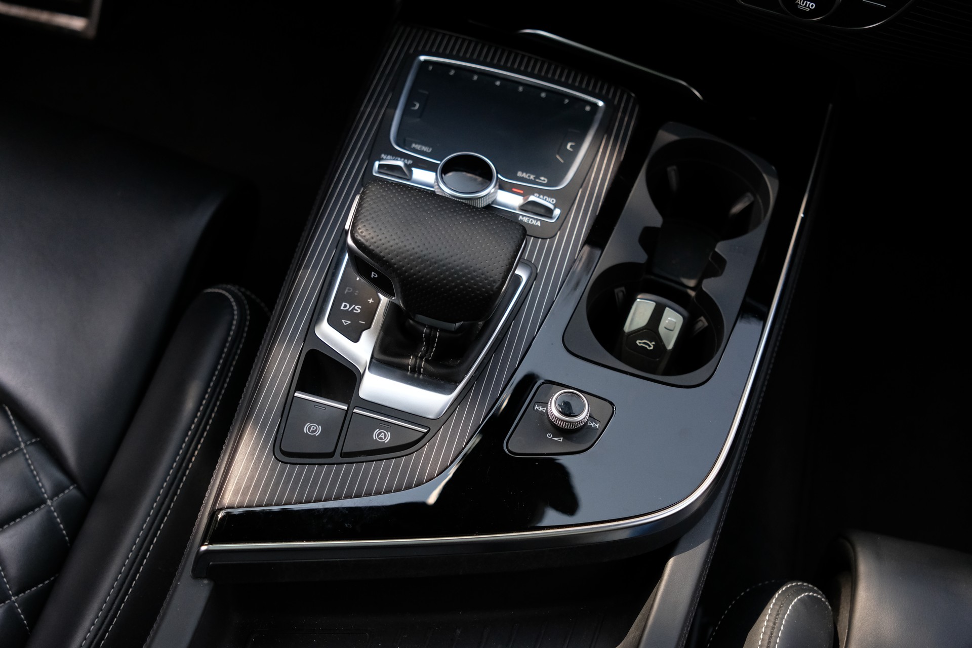 AUDI Q7 3.0 TDI quattro tiptronic-image-21