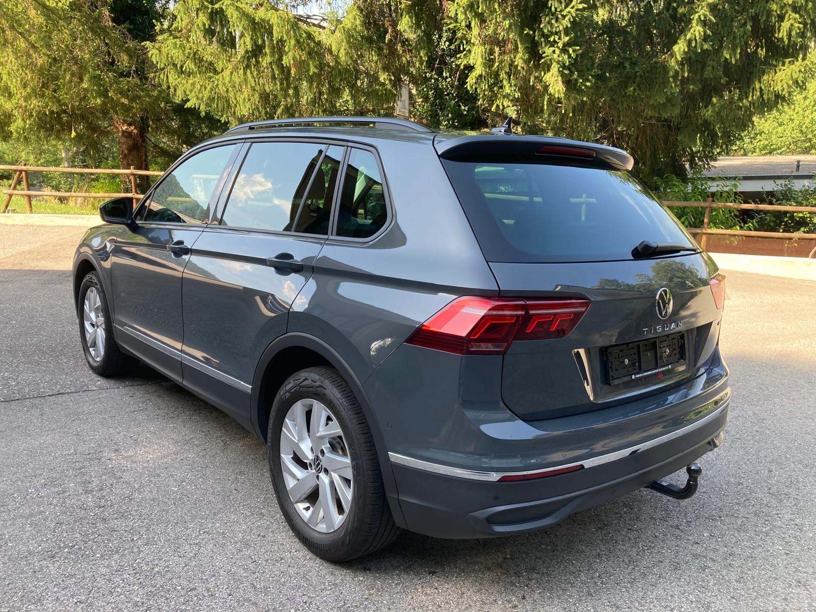 VW Tiguan 2.0TSI Elegance 4Motion DSG-image-4