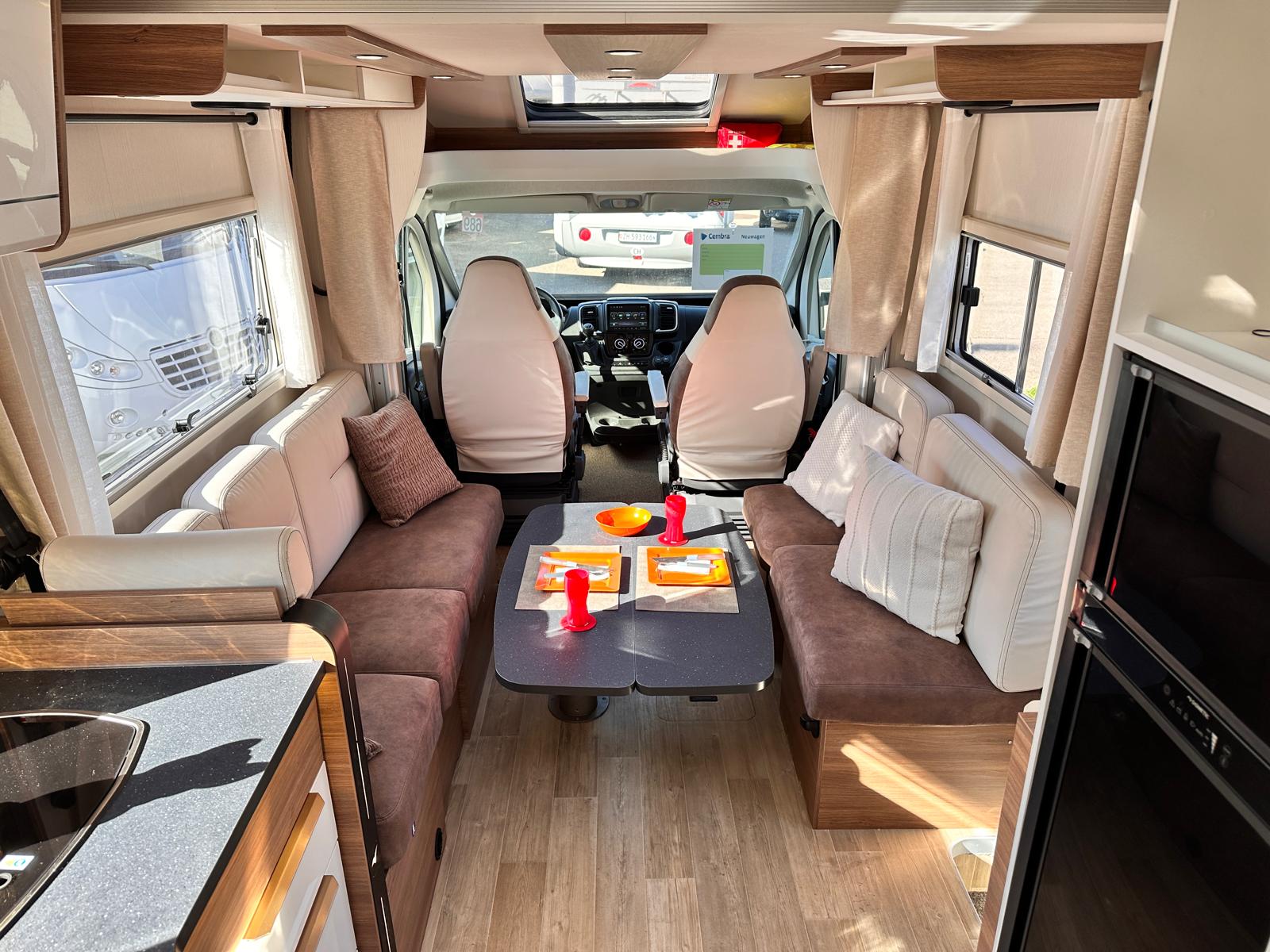 PILOTE P696 D ***Der Pilote ist das perfekte Fahrzeug für Paare, die auf unter 7 Metern Länge nicht auf Platz verzichten wollen***-showroom-element-1