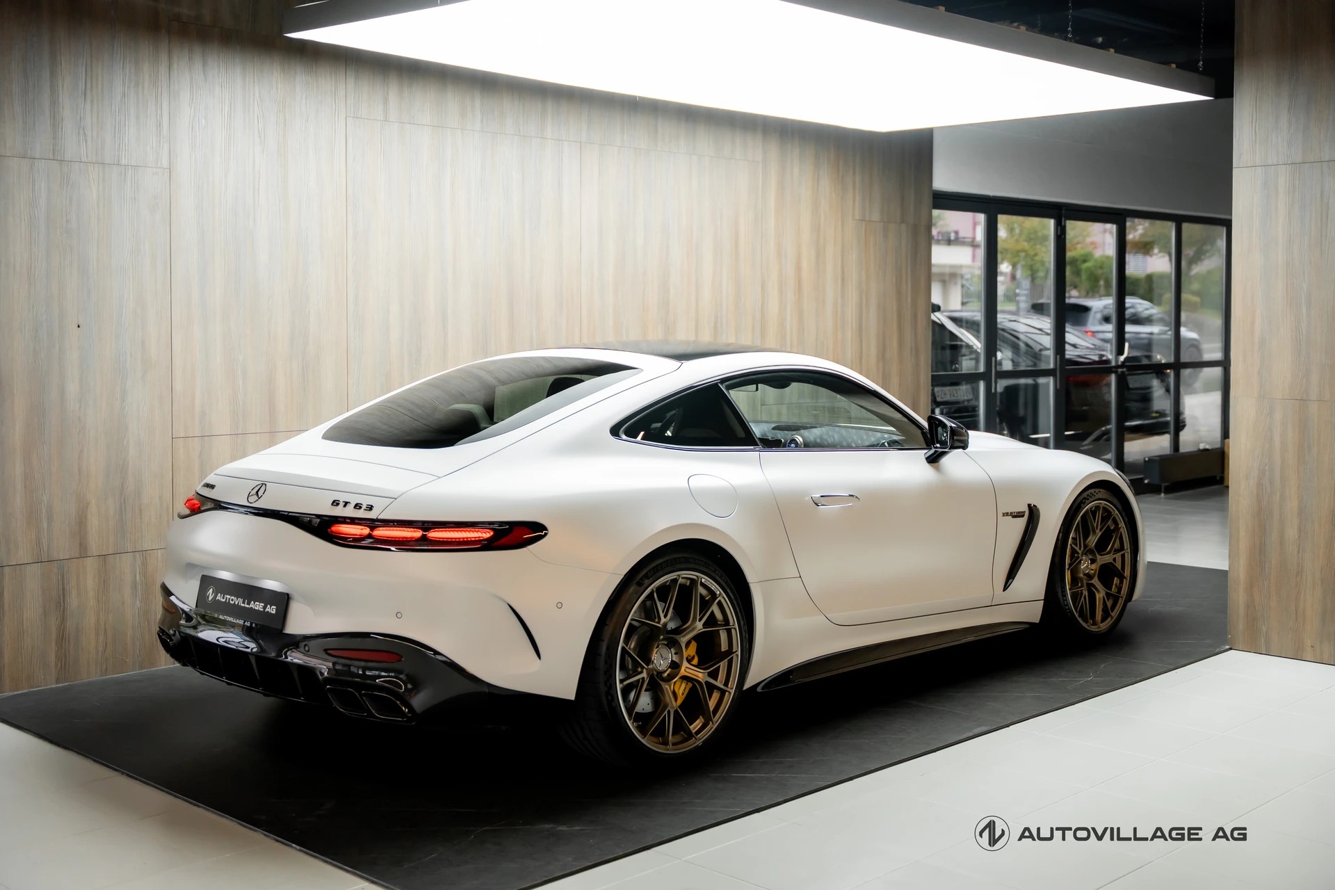 MERCEDES-BENZ AMG GT 63 4Matic+ Executive Edition-showroom-element-1