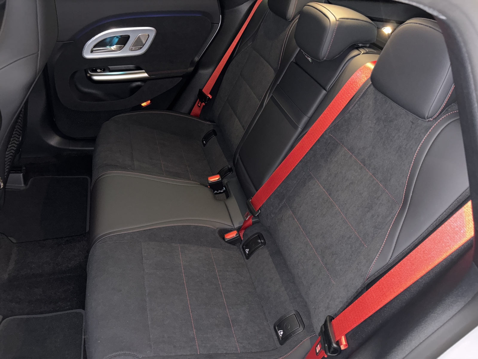 MERCEDES-BENZ CLA 220 4M Shooting Brake-image-10