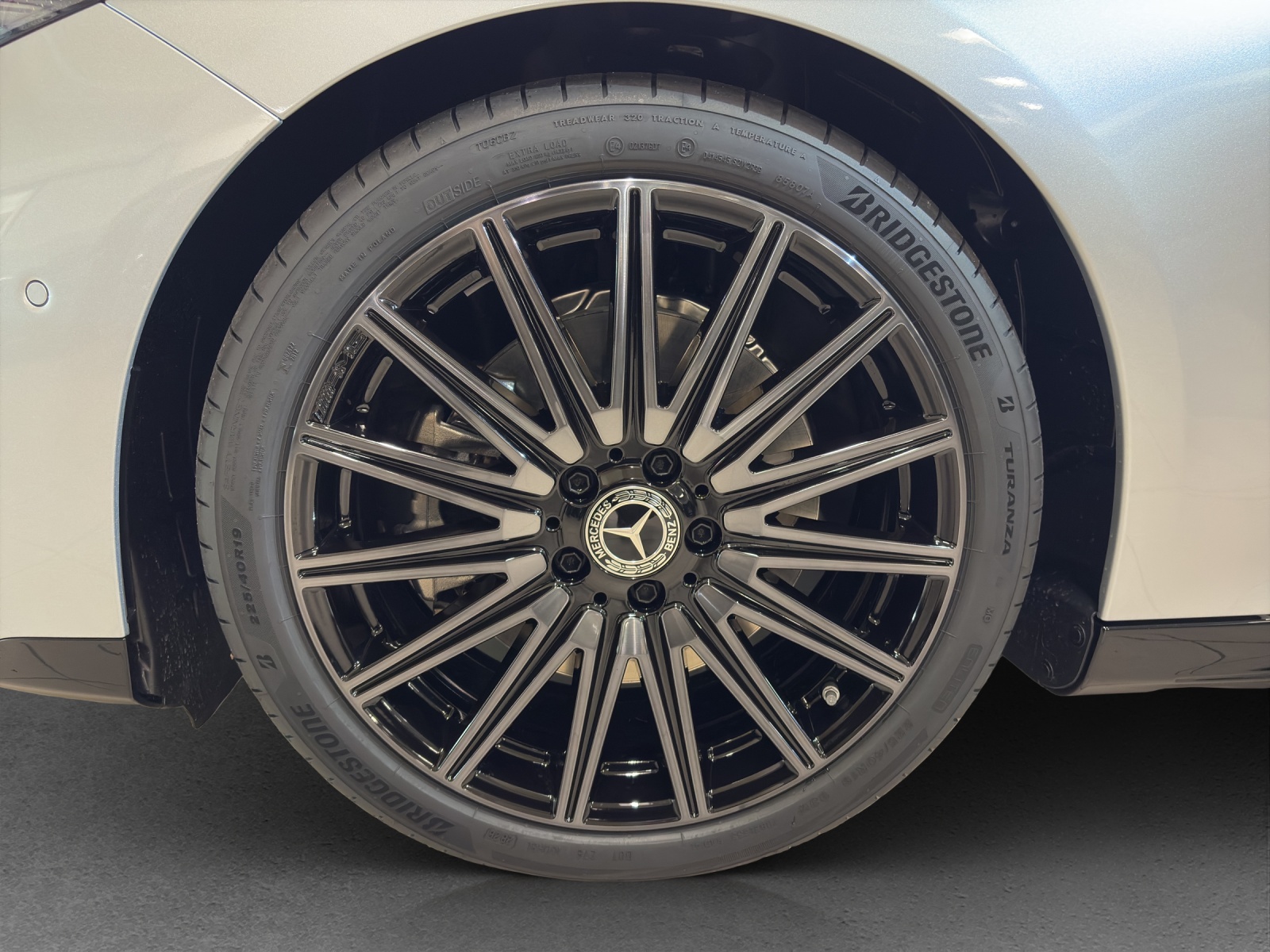 MERCEDES-BENZ CLA 220 4M Shooting Brake-image-14