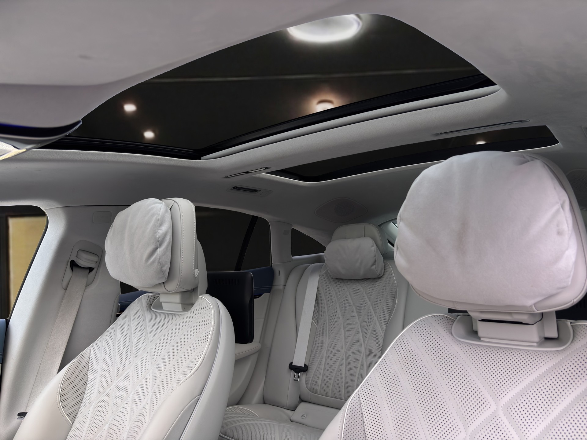 MERCEDES-BENZ EQS 580 Executive Edition AMG 4matic-image-9
