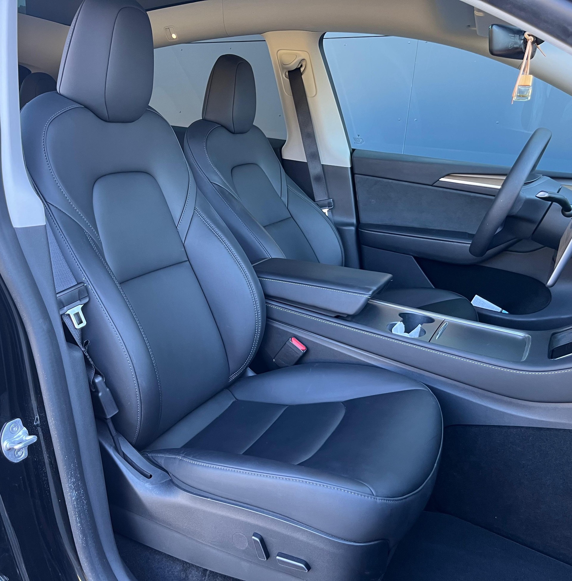 TESLA Model Y RWD-image-12