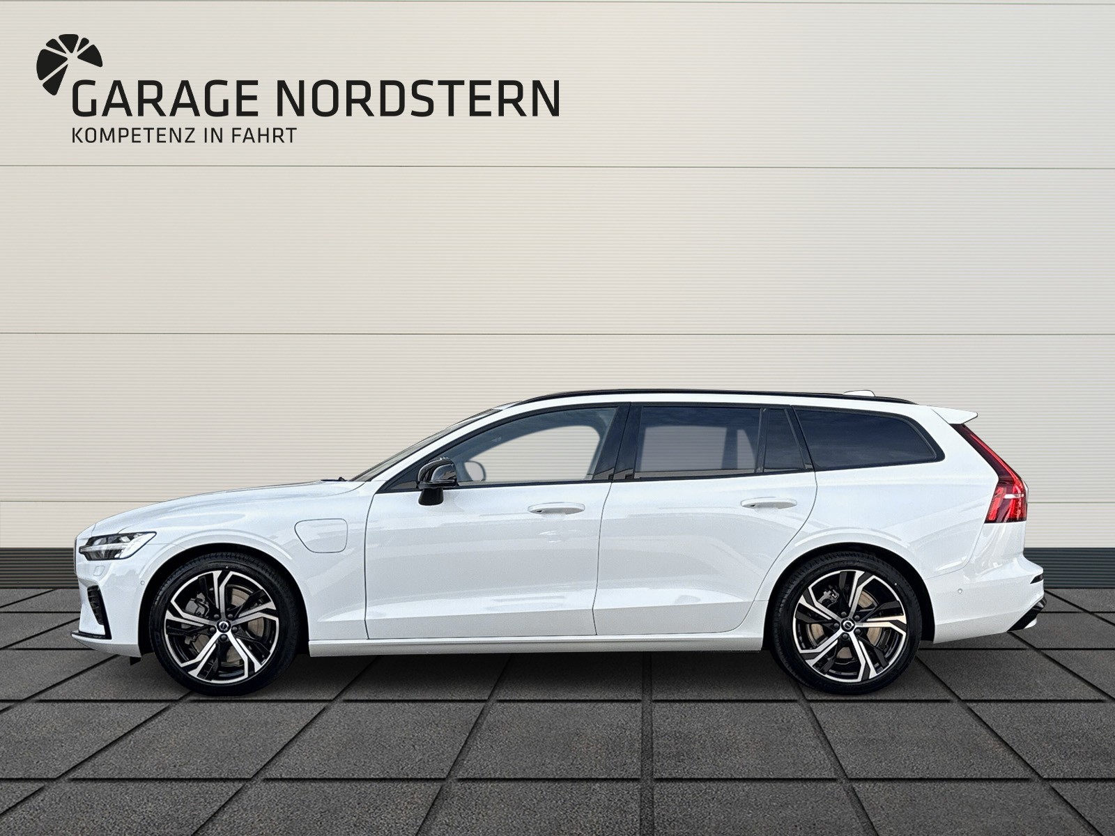 VOLVO V60 2.0 T6 TE Ultra Dark eAWD-showroom-element-1
