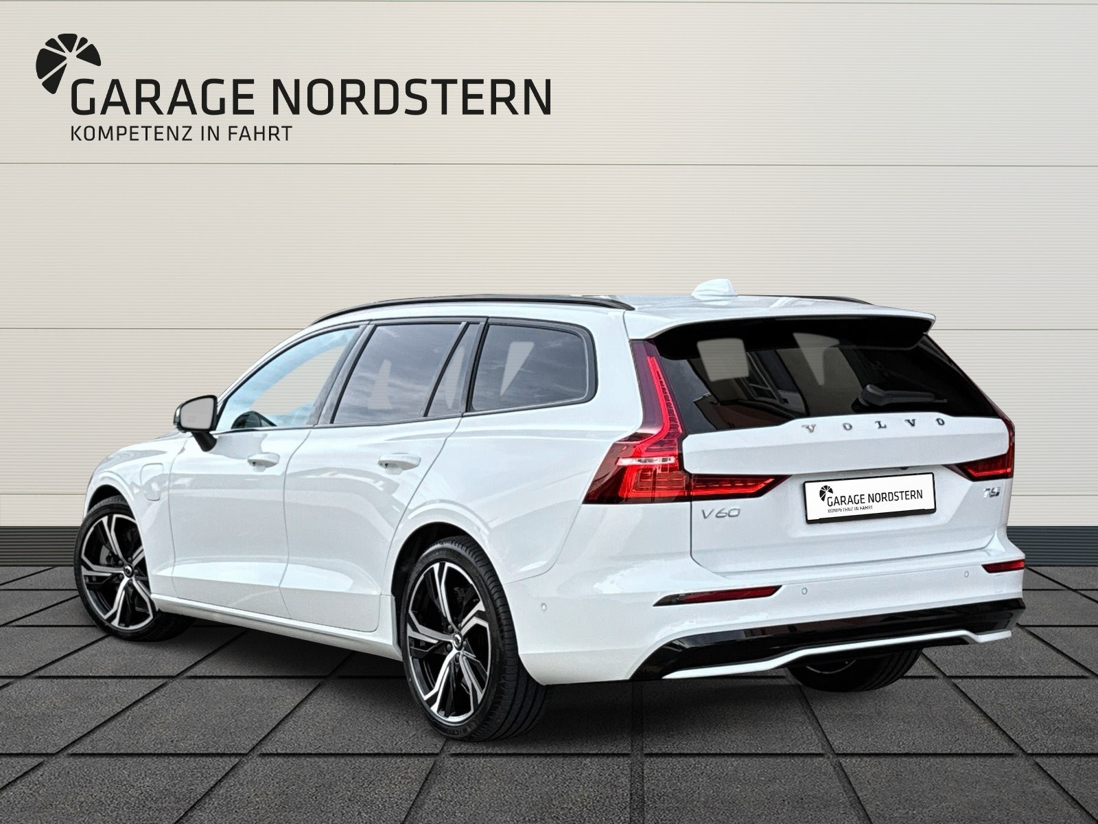 VOLVO V60 2.0 T6 TE Ultra Dark eAWD-showroom-element-2