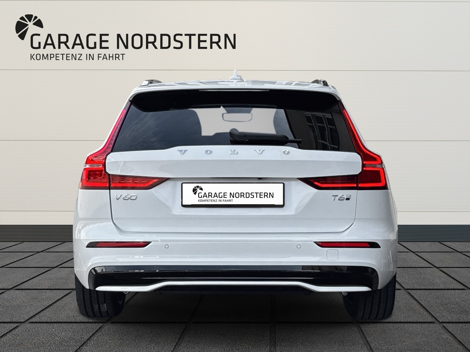 VOLVO V60 2.0 T6 TE Ultra Dark eAWD-showroom-element-3