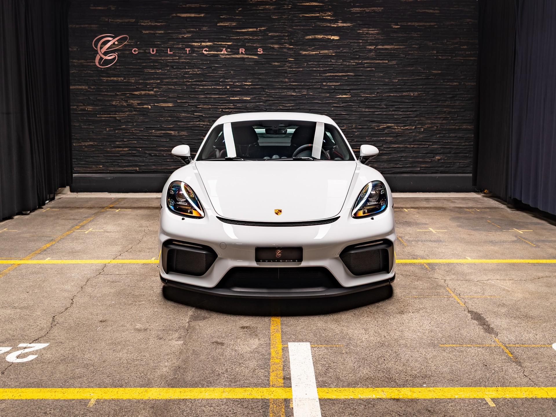 PORSCHE 718 Cayman GT4 PDK-showroom-element-2