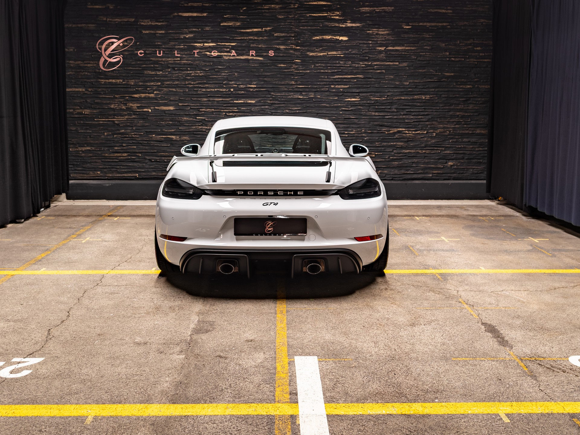 PORSCHE 718 Cayman GT4 PDK-showroom-element-3