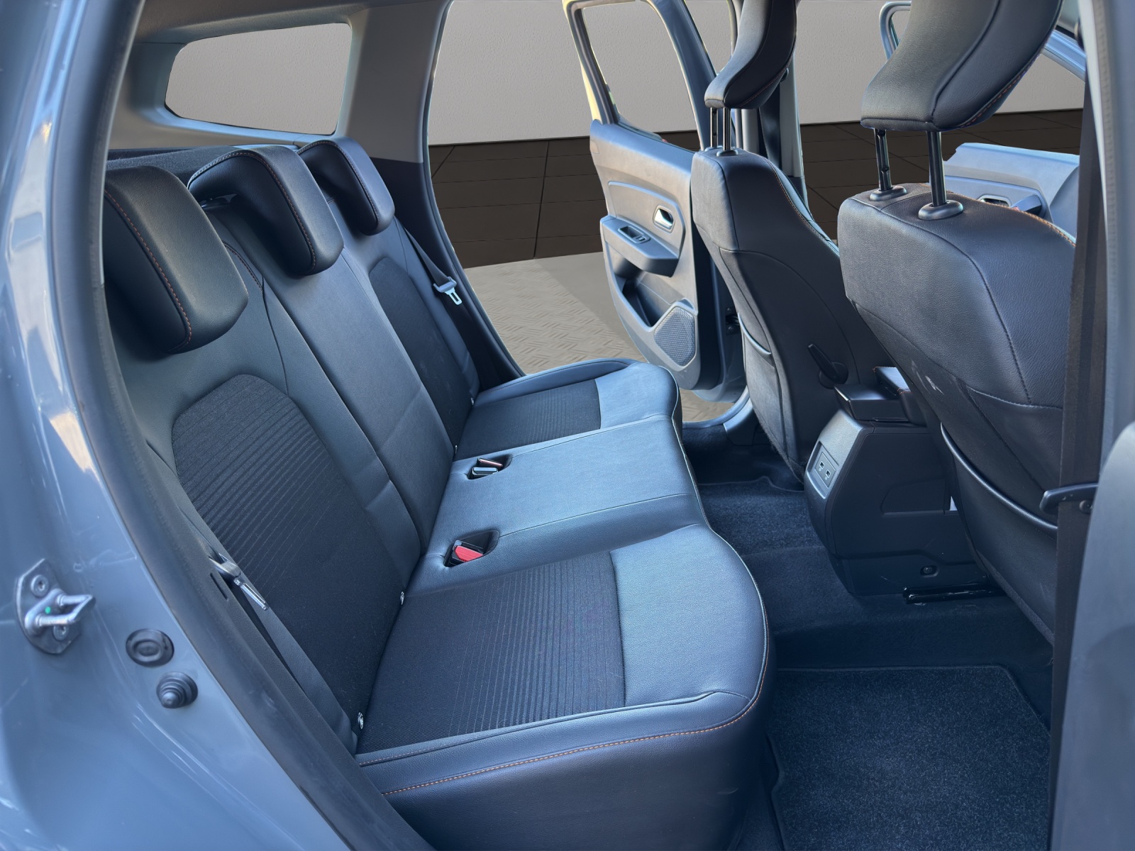 DACIA Duster TCe 150 Extreme EDC 4x2-image-17