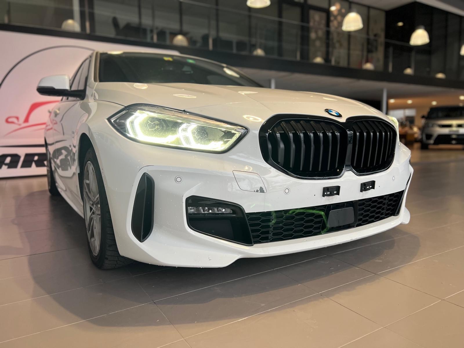 BMW 118d Steptronic M Sport-showroom-element-3