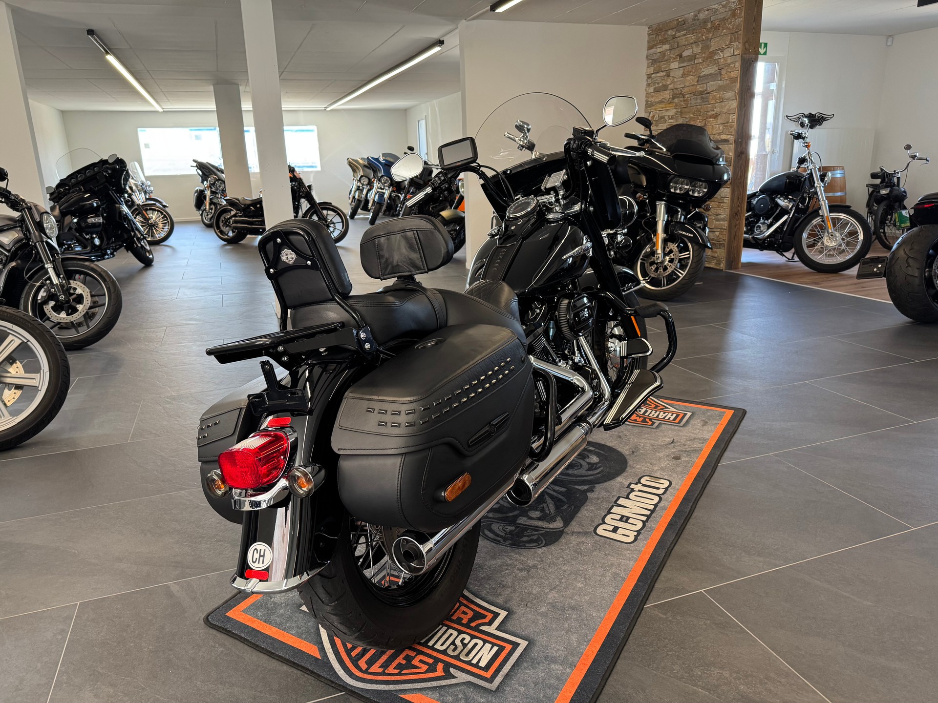 HARLEY-DAVIDSON FLHCS Heritage Classic 114 ABS-image-8