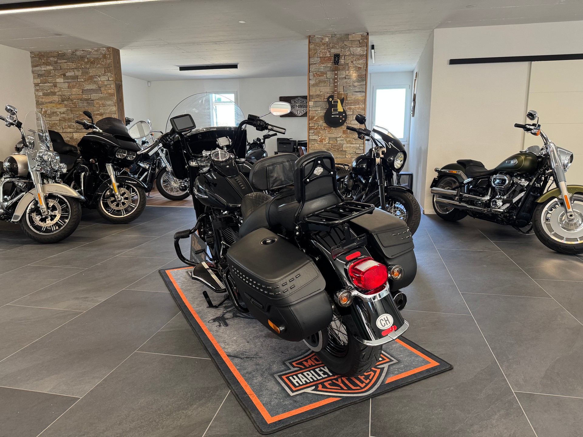 HARLEY-DAVIDSON FLHCS Heritage Classic 114 ABS-image-7