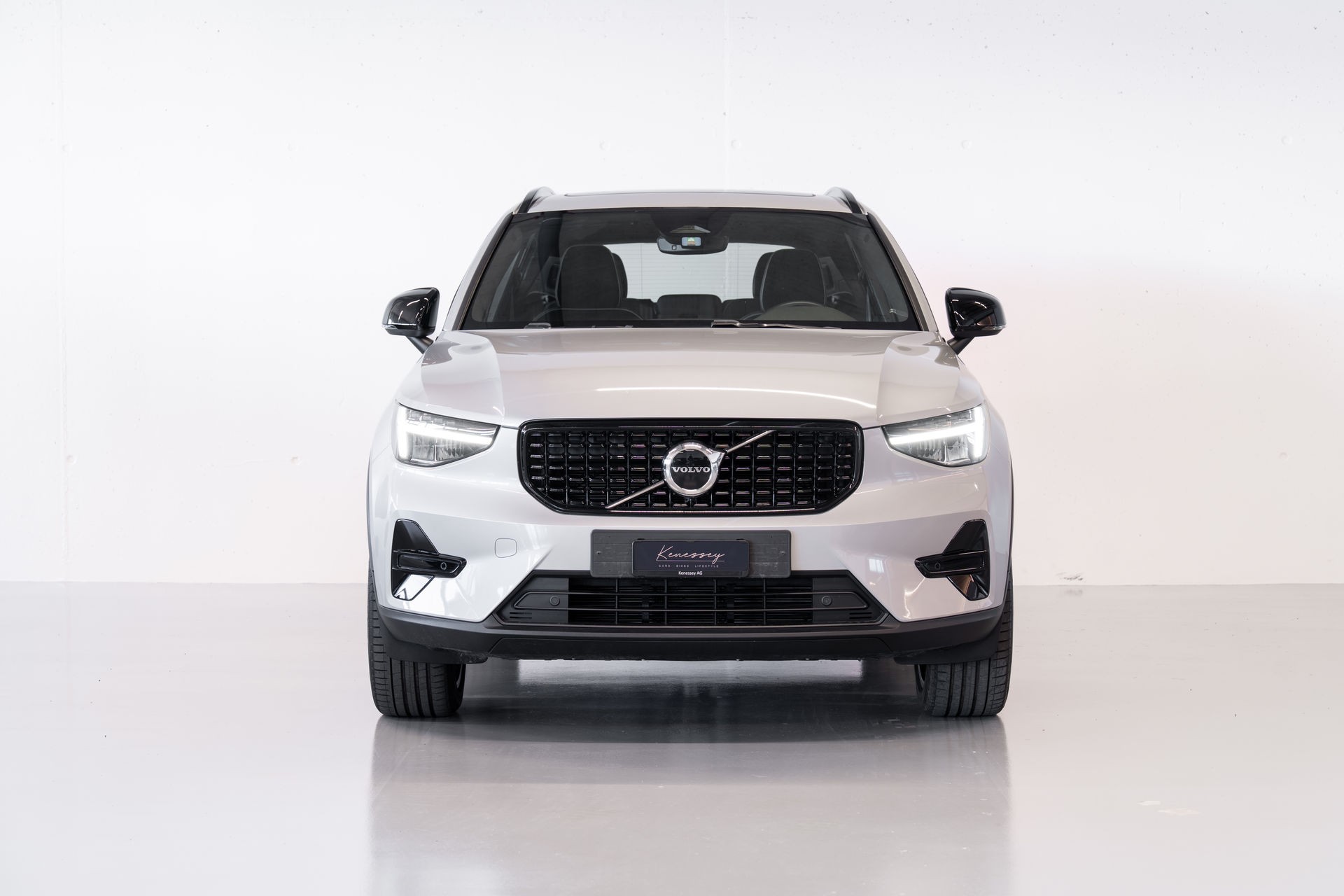 VOLVO XC40 B4 PLUS DARK | ALLRAD AUTOMAT | BENZIN MILD HYBRID | VOLVO GARANTIE | SILVER DAWN-image-6