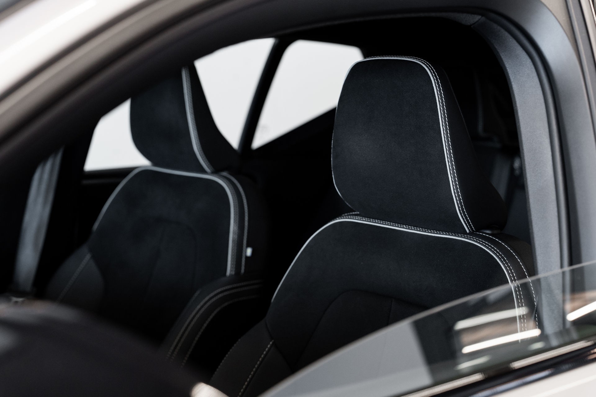 VOLVO XC40 B4 PLUS DARK | ALLRAD AUTOMAT | BENZIN MILD HYBRID | VOLVO GARANTIE | SILVER DAWN-image-10