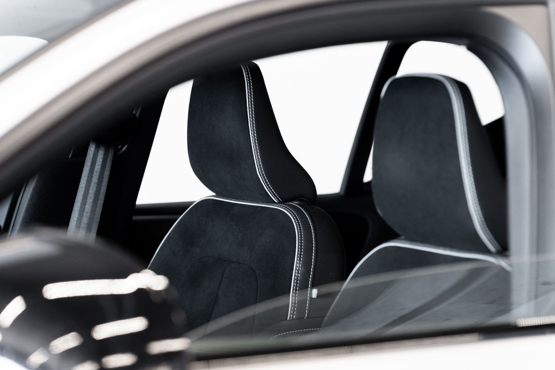 VOLVO XC40 B4 PLUS DARK | ALLRAD AUTOMAT | BENZIN MILD HYBRID | VOLVO GARANTIE | SILVER DAWN-image-17