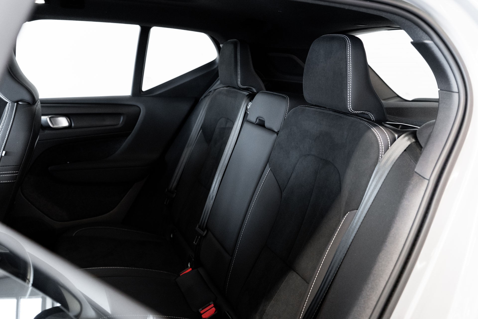 VOLVO XC40 B4 PLUS DARK | ALLRAD AUTOMAT | BENZIN MILD HYBRID | VOLVO GARANTIE | SILVER DAWN-image-15