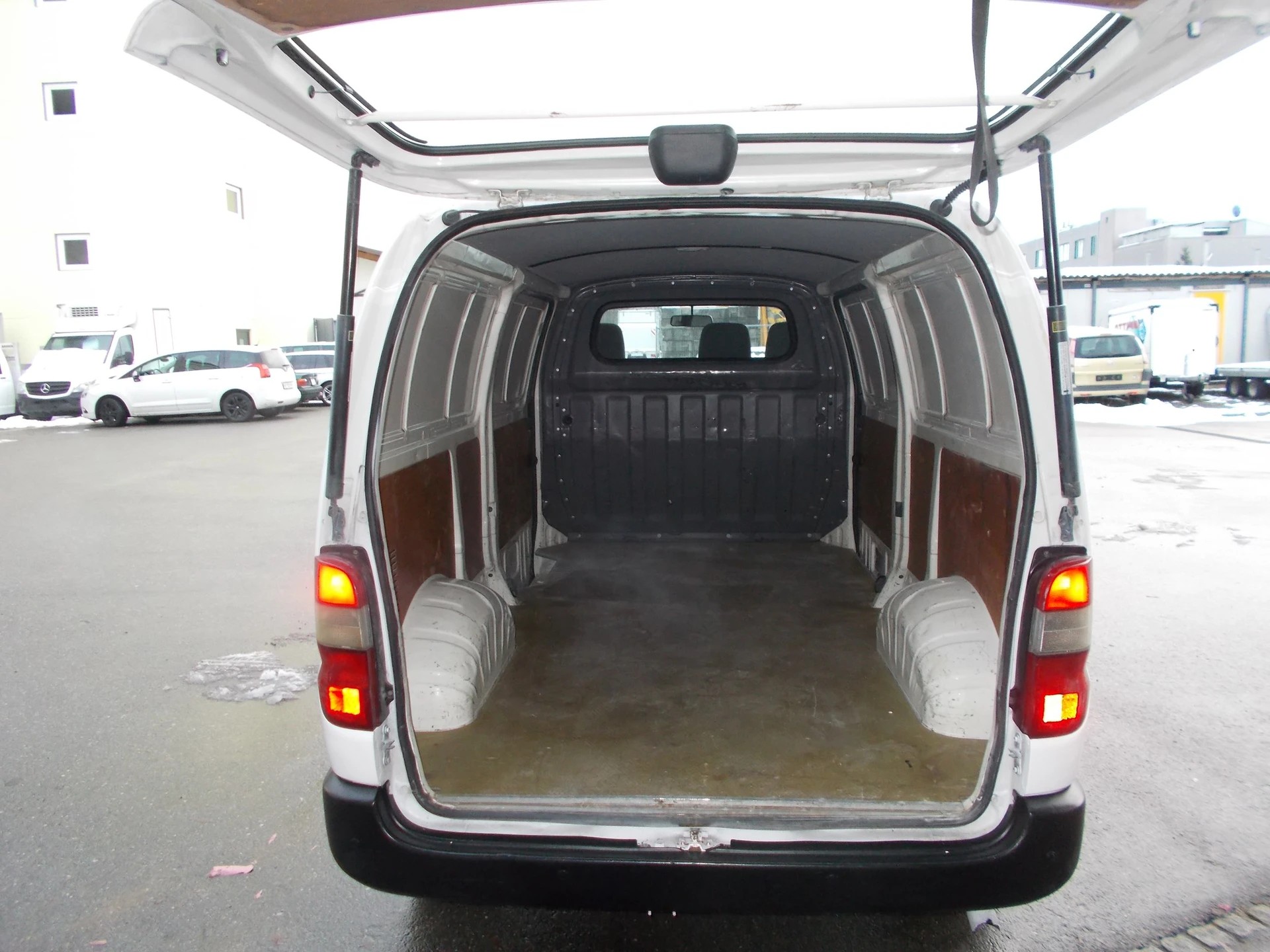 TOYOTA Hiace D-4D 4WD-image-5