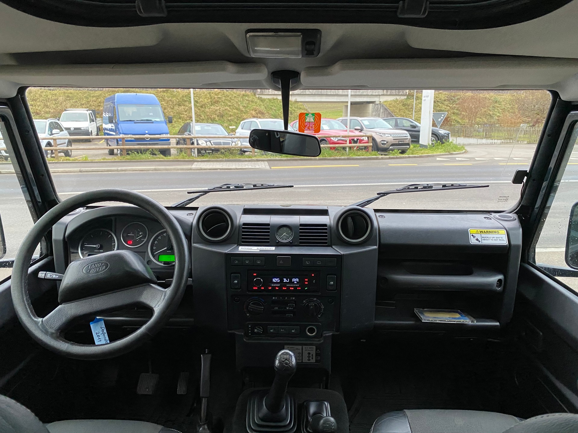 LAND ROVER Defender 110 2.4 Td4 Station Wagon-image-4