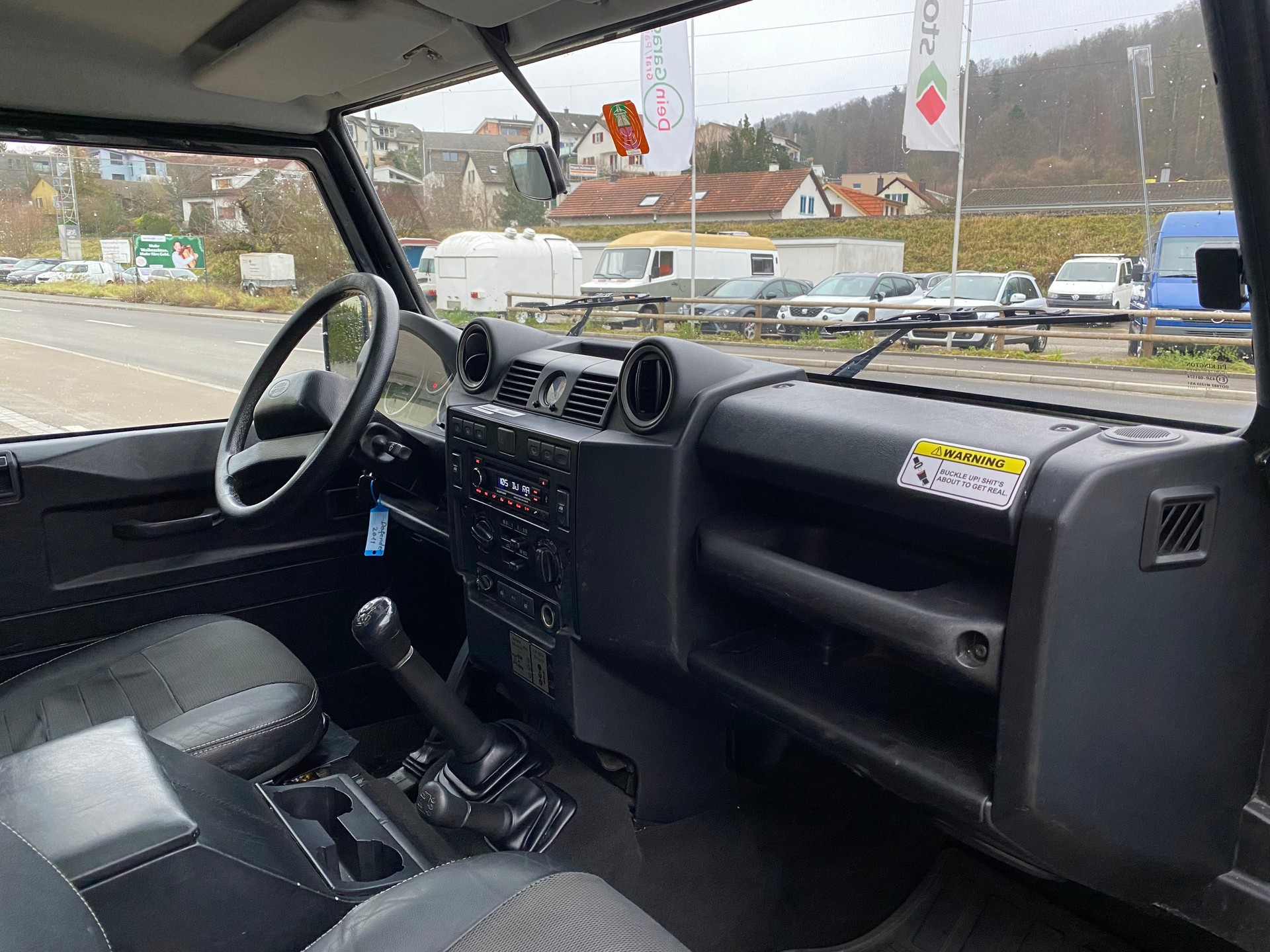 LAND ROVER Defender 110 2.4 Td4 Station Wagon-image-3