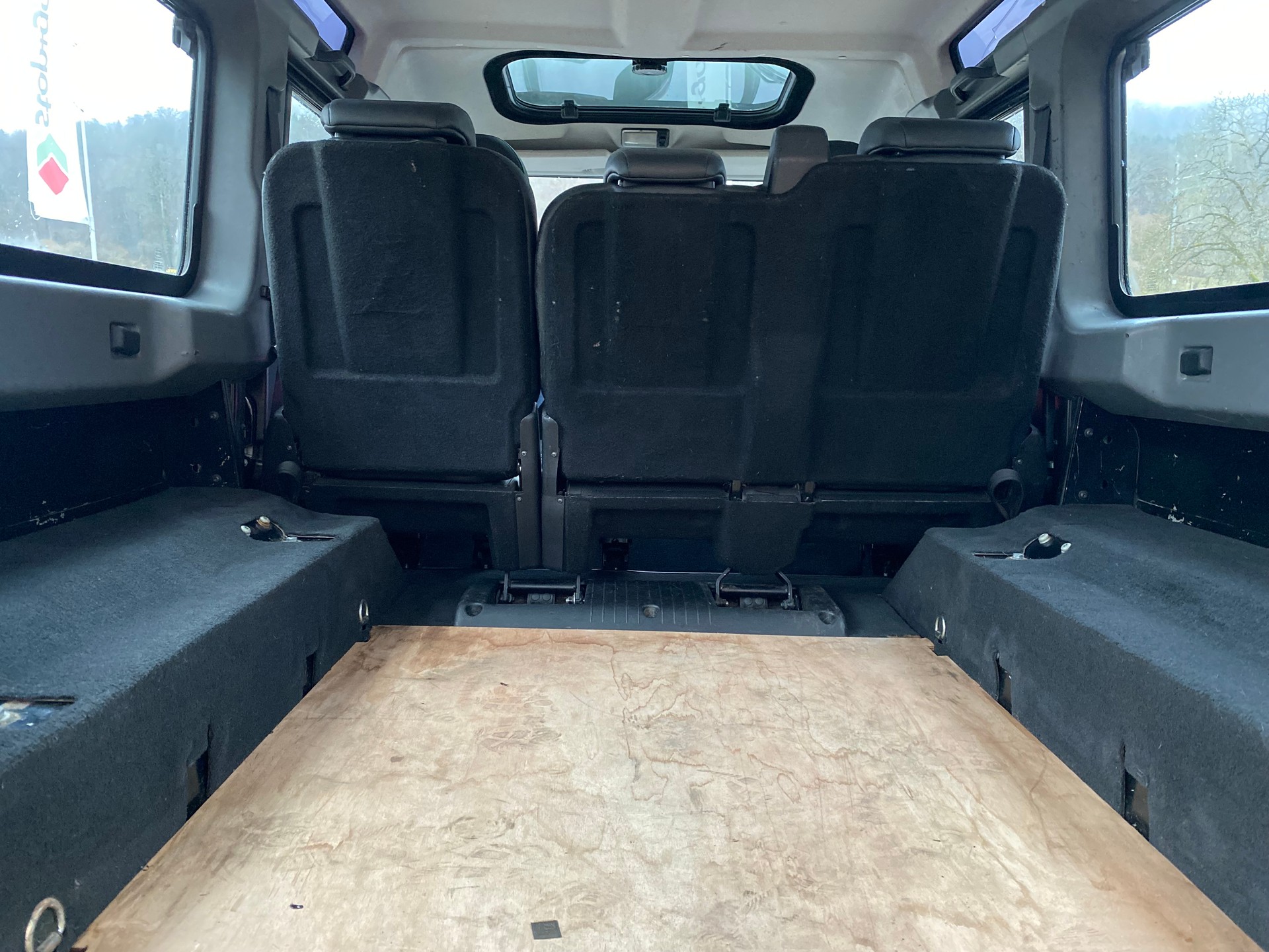 LAND ROVER Defender 110 2.4 Td4 Station Wagon-image-7