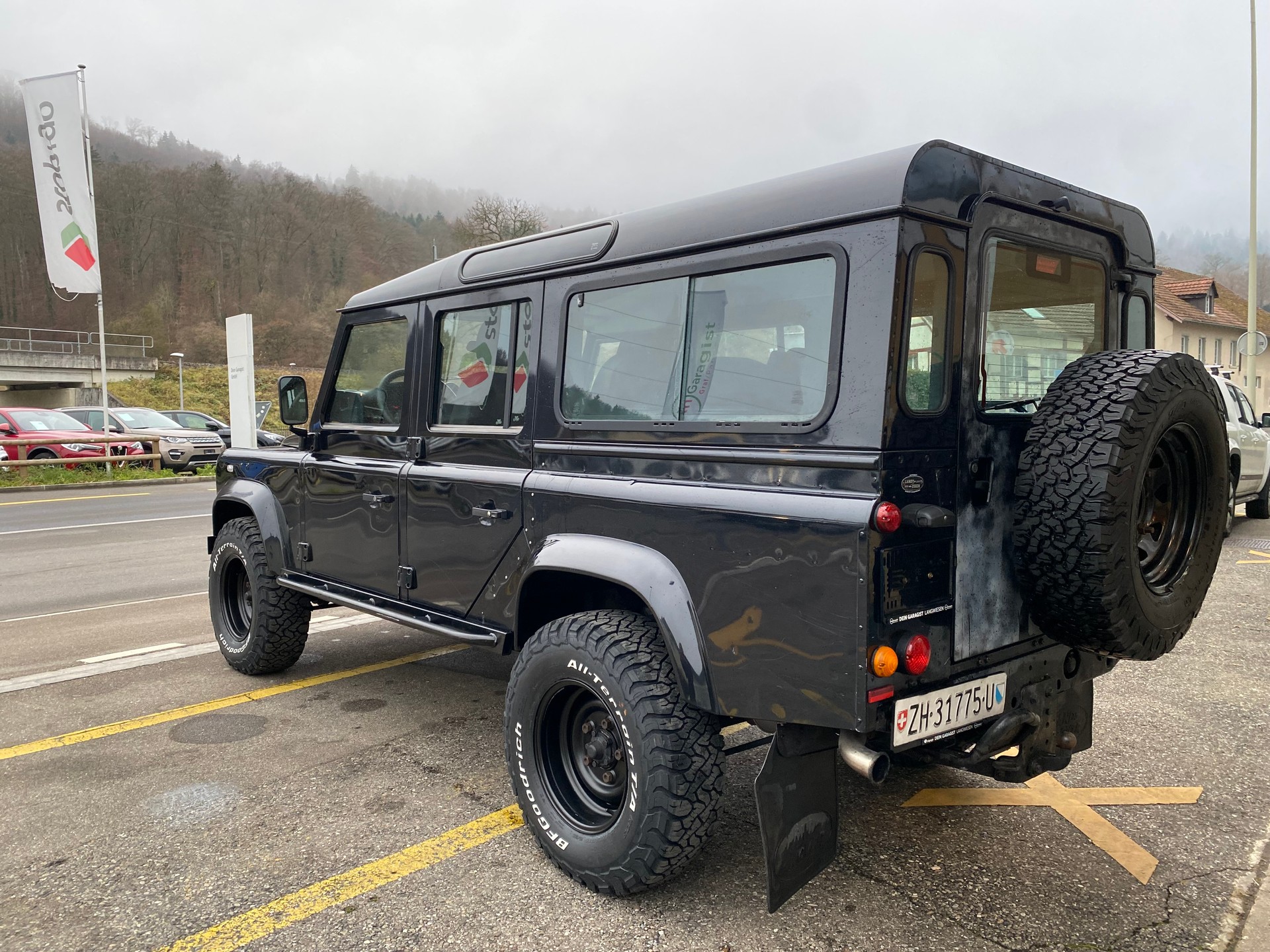 LAND ROVER Defender 110 2.4 Td4 Station Wagon-image-1