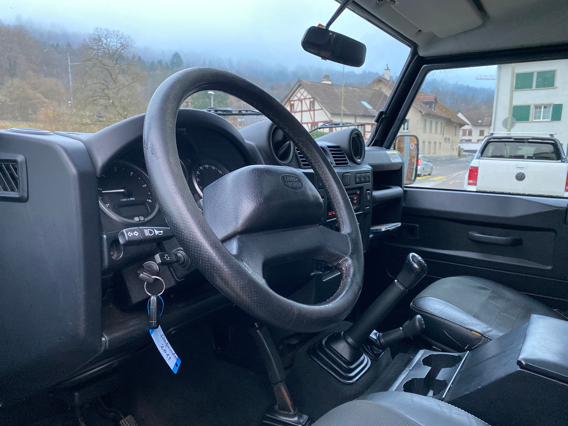 LAND ROVER Defender 110 2.4 Td4 Station Wagon-image-12