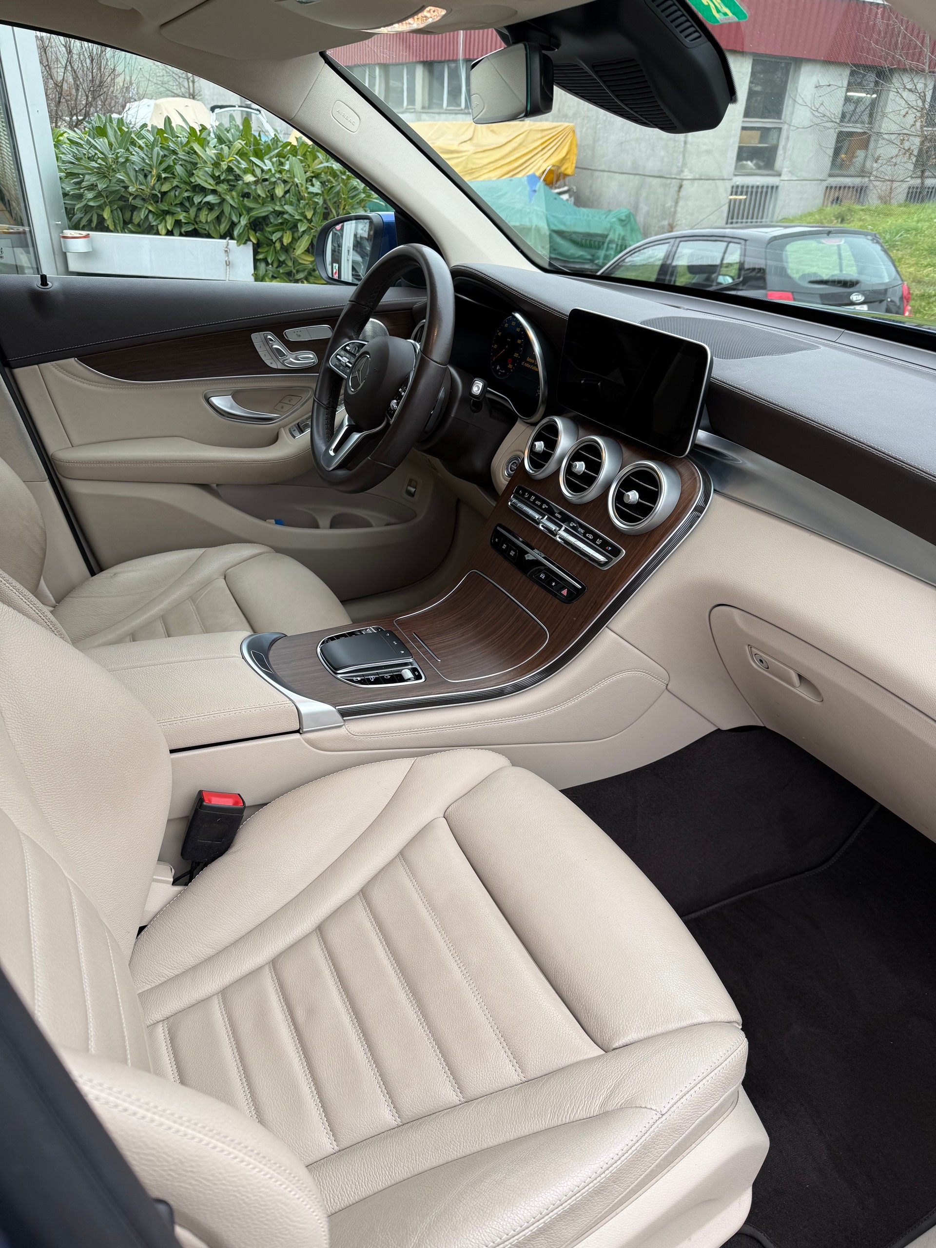 MERCEDES-BENZ GLC 400 d 4Matic AMG Line 9G-Tronic-image-5