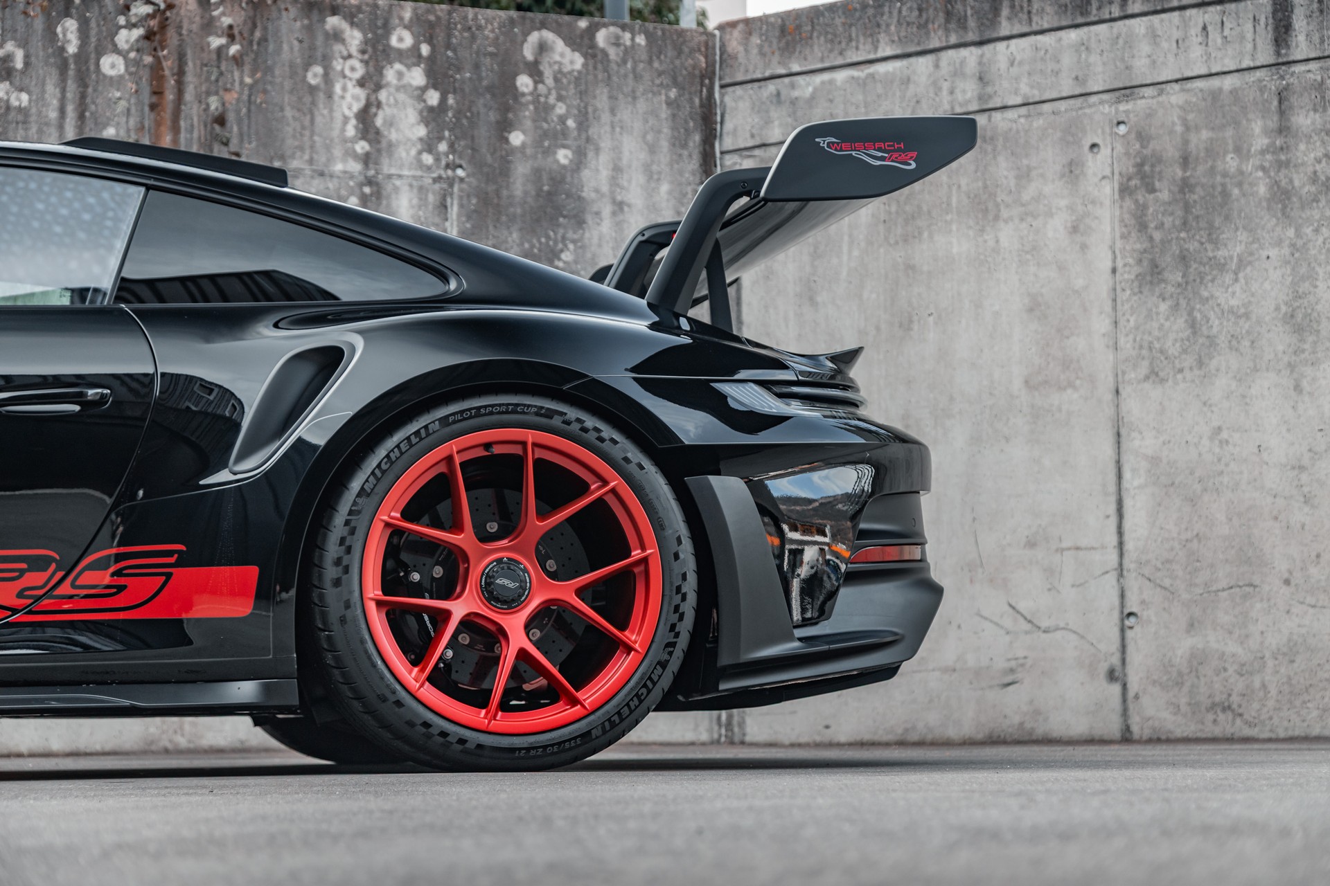 PORSCHE 911 GT3 RS-showroom-element-1
