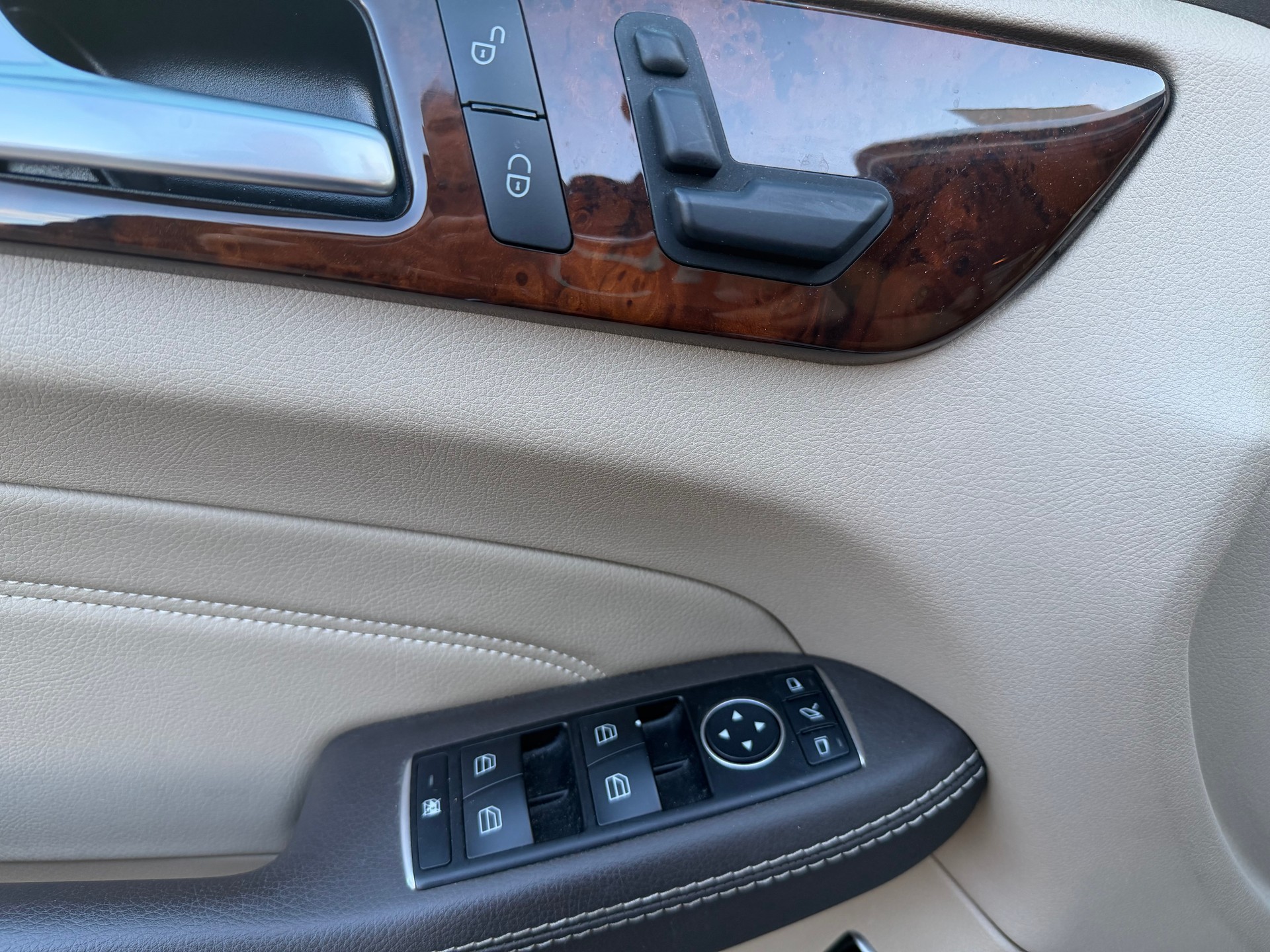MERCEDES-BENZ ML 400 4Matic 7G-Tronic-image-10