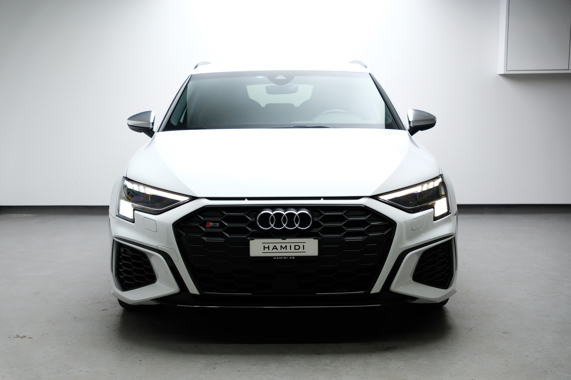 AUDI S3 Sportback 2.0 TFSI quattro S-tronic-showroom-element-1