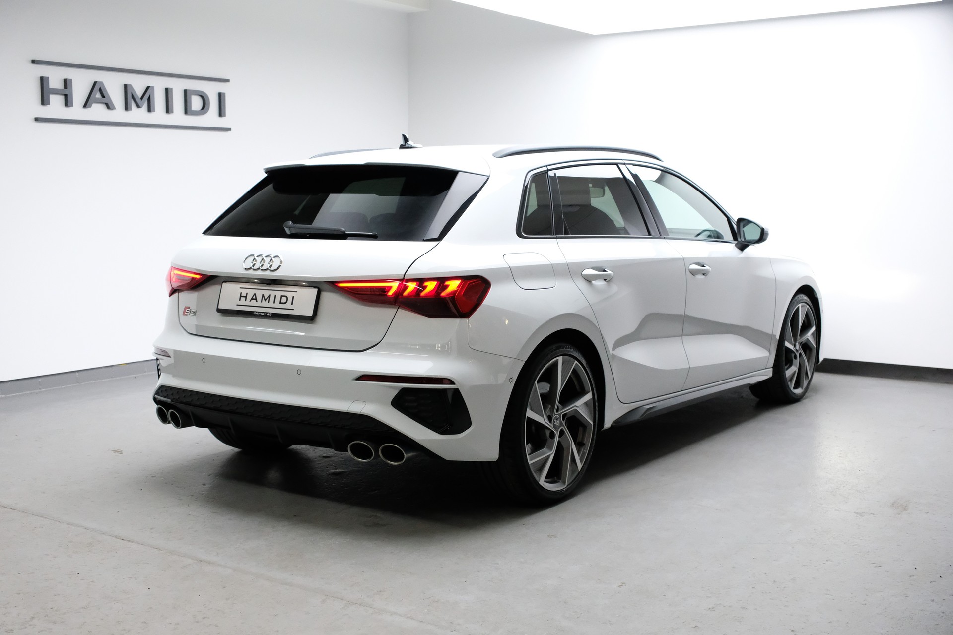 AUDI S3 Sportback 2.0 TFSI quattro S-tronic-image-4