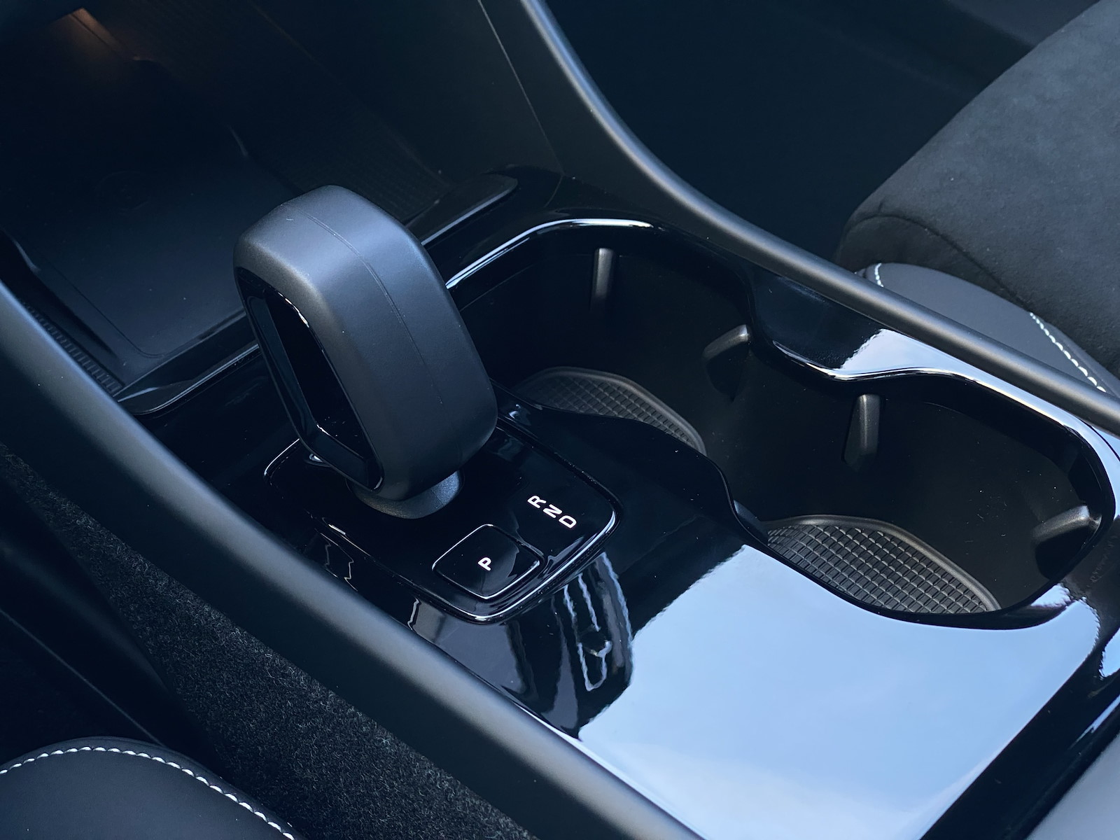 VOLVO EX40 Twin Black Edition AWD-image-14