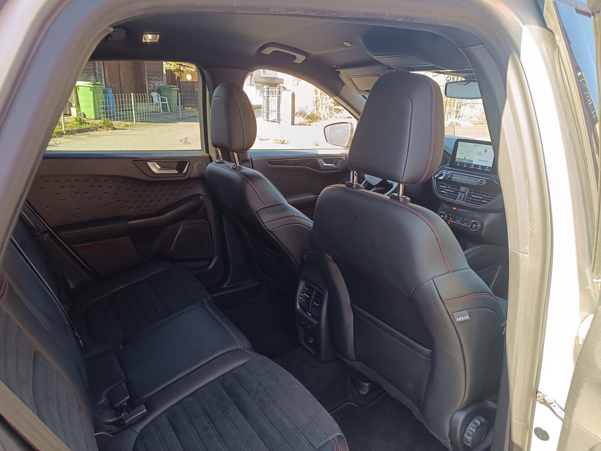 FORD Kuga 2.0 TDCi EcoBlue Cool & Connect 4WD-image-5
