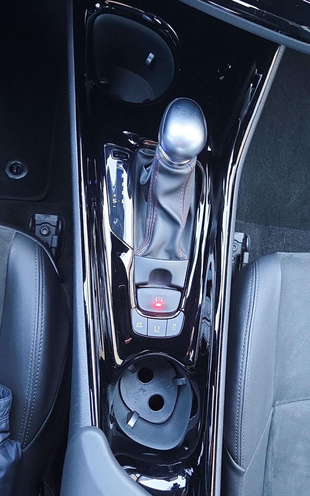 TOYOTA C-HR 2.0 HSD CVT GR Sport-image-15