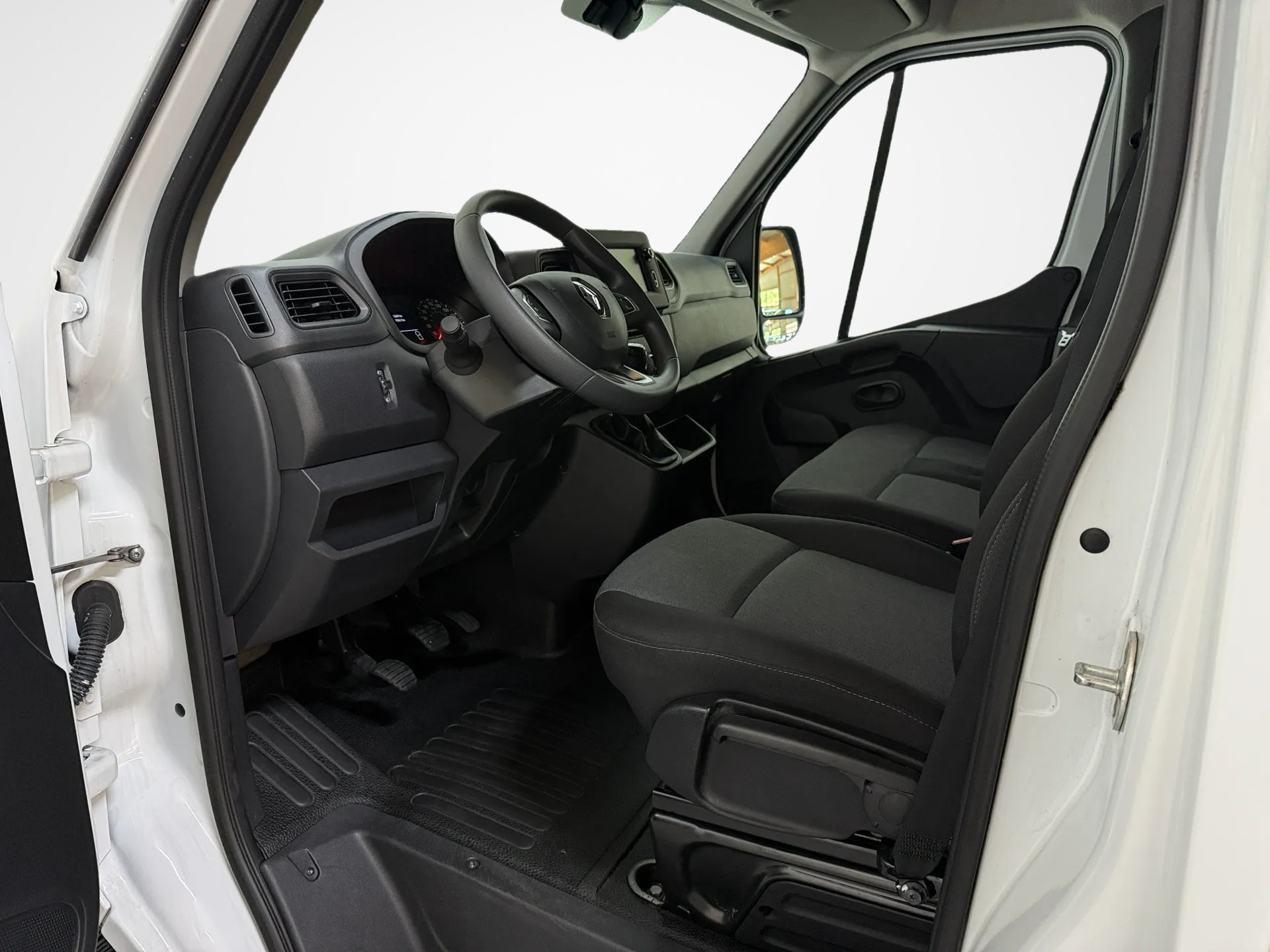 RENAULT Master T35 2.3 Blue dCi 150 L2H2-image-13