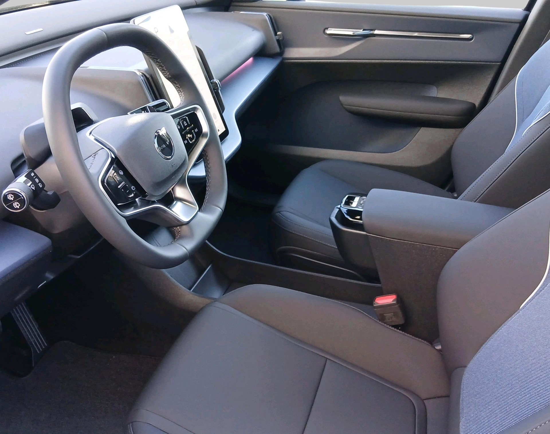 VOLVO EX 30 CC E60 Twin Performance A-showroom-element-2