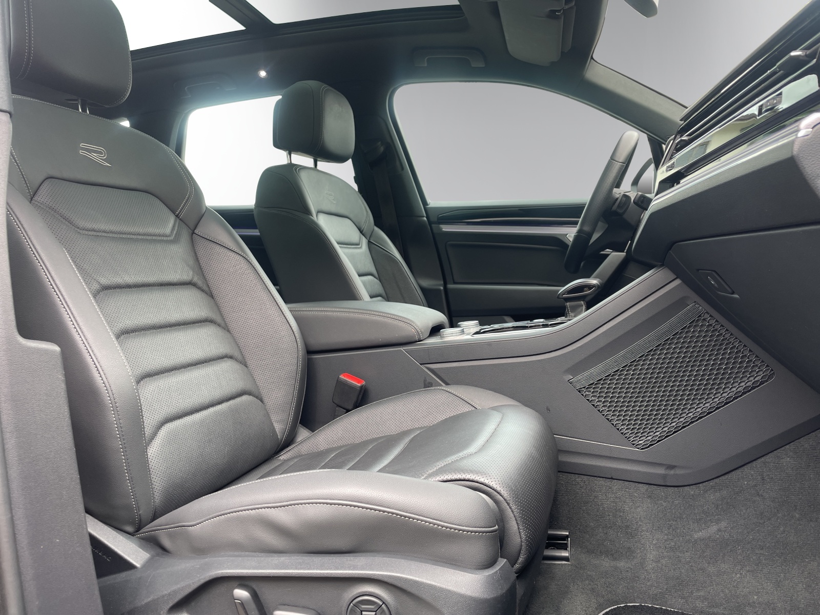 VW Touareg 3.0 TDI R Line Tiptronic-image-10