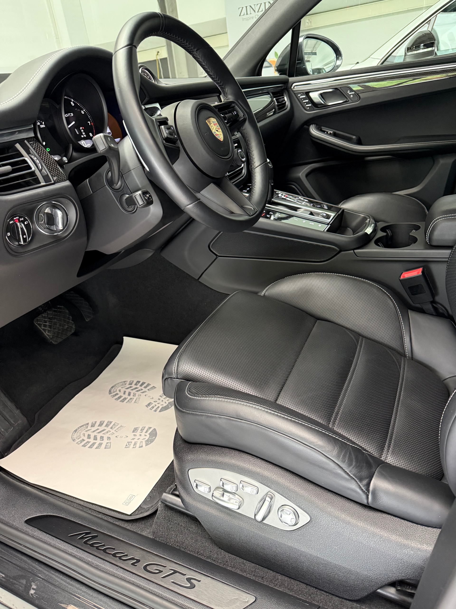 PORSCHE Macan GTS PDK * CH * Vulkangrau * Sport-Chrono Plus * Werksgarantie bis 04.2028 *-image-10