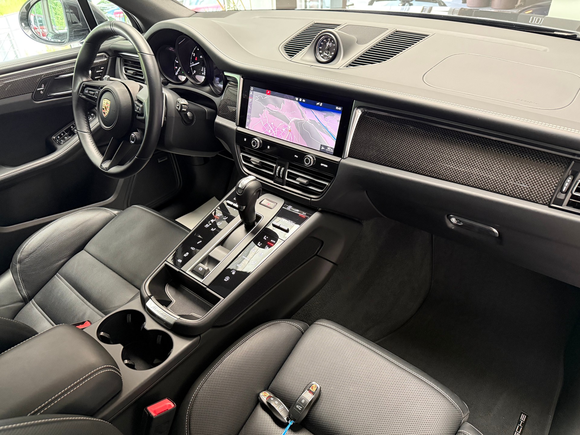 PORSCHE Macan GTS PDK * CH * Vulkangrau * Sport-Chrono Plus * Werksgarantie bis 04.2028 *-image-8