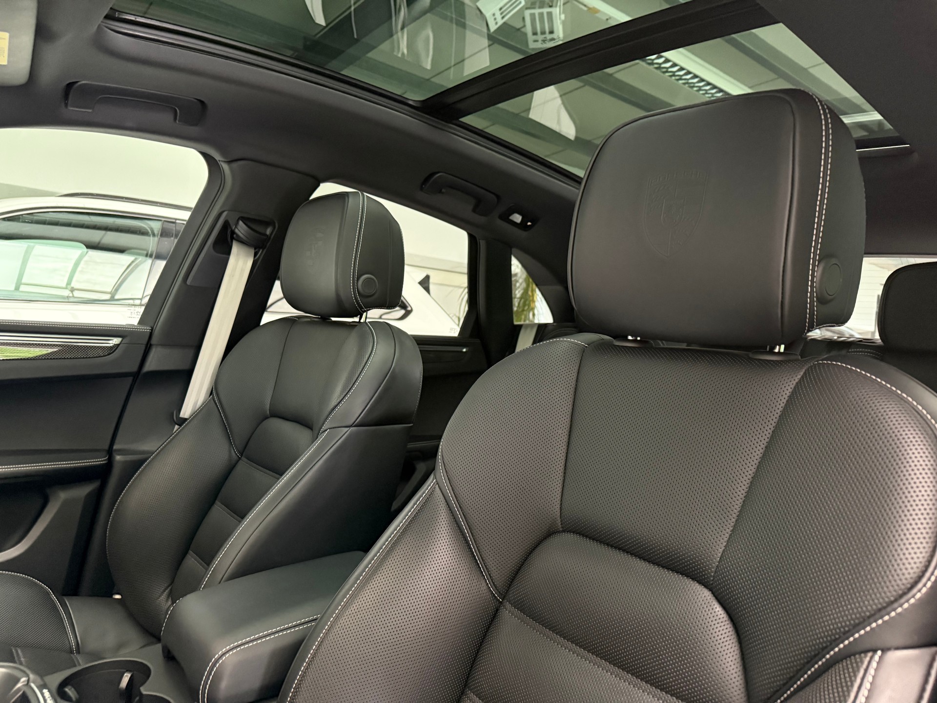 PORSCHE Macan GTS PDK * CH * Vulkangrau * Sport-Chrono Plus * Werksgarantie bis 04.2028 *-image-9