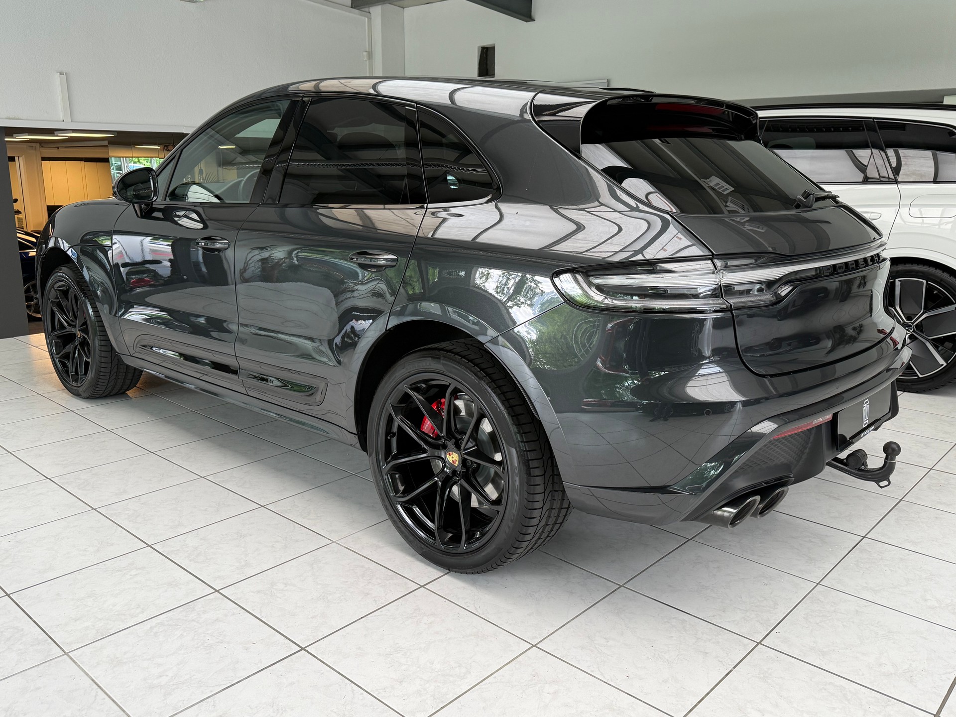 PORSCHE Macan GTS PDK * CH * Vulkangrau * Sport-Chrono Plus * Werksgarantie bis 04.2028 *-image-2