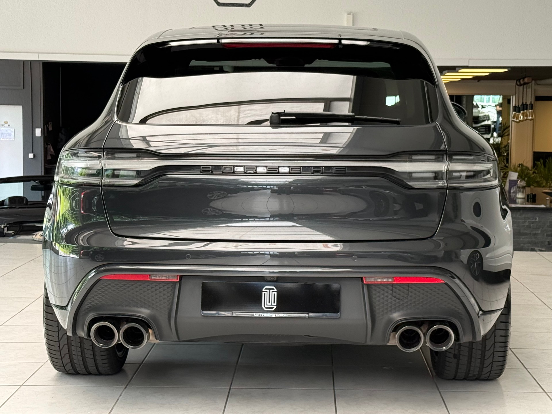 PORSCHE Macan GTS PDK * CH * Vulkangrau * Sport-Chrono Plus * Werksgarantie bis 04.2028 *-image-3